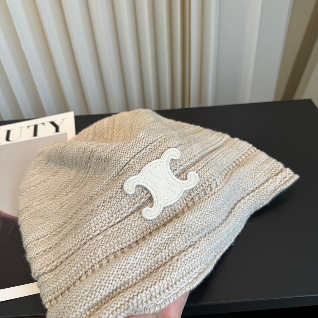 C29901 The new Seline beanie features high-quality materials and a stylish design – absolutely amazing! It’s very attractive and goes well with any outfit. It’s a must-have item for those who want to stay trendy. Buy it quickly! — image 3