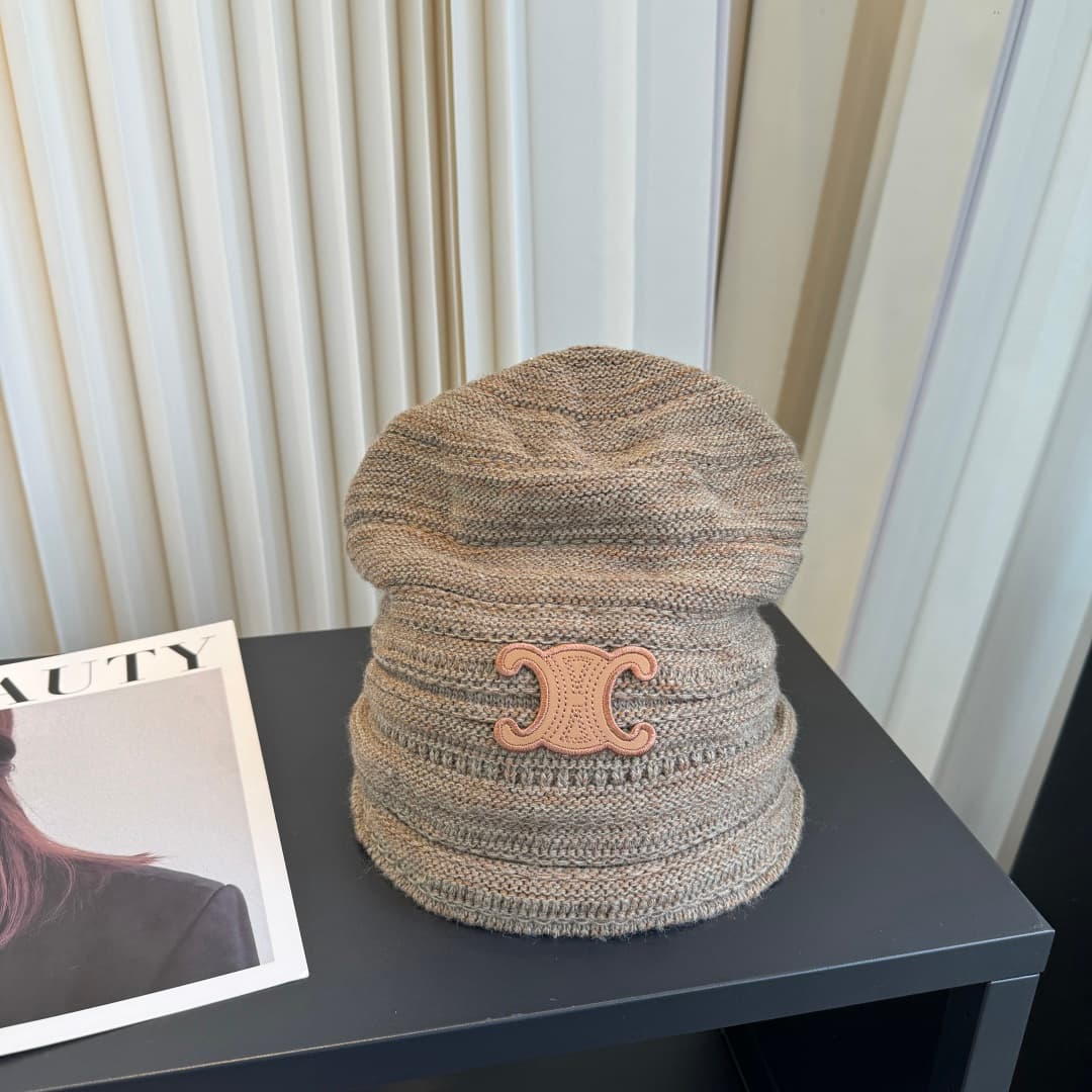 C29900 The new Seline cap features high-quality material and a stylish design. It’s extremely popular! The quality is excellent, and it pairs well with many outfits. It’s a must-have item for any fashion lover. Buy it now! — image 1