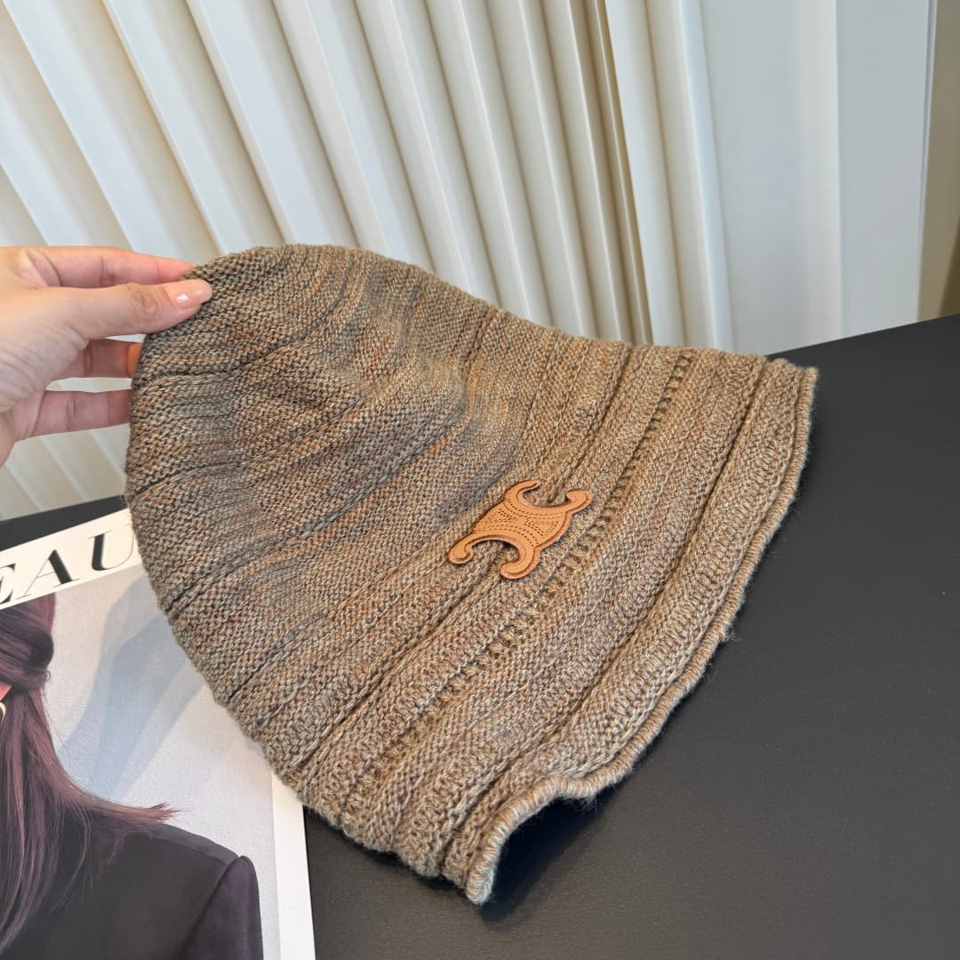 C29900 The new Seline cap features high-quality material and a stylish design. It’s extremely popular! The quality is excellent, and it pairs well with many outfits. It’s a must-have item for any fashion lover. Buy it now! — image 6