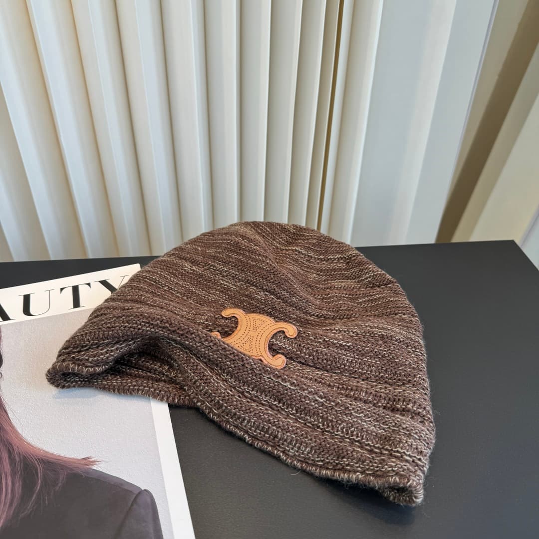 C29899 The new Seline cap features high-quality materials and a stylish look – absolutely amazing! It’s very well-suited for wearing on the street. It’s a must-have item for any fashion lover. Buy it now! — image 7