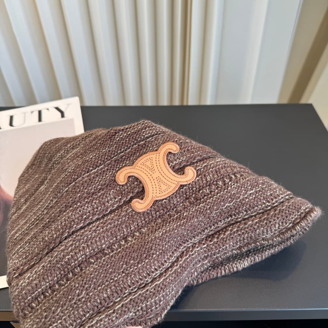 C29899 The new Seline cap features high-quality materials and a stylish look – absolutely amazing! It’s very well-suited for wearing on the street. It’s a must-have item for any fashion lover. Buy it now! — image 3