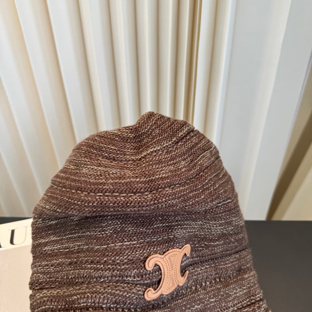 C29899 The new Seline cap features high-quality materials and a stylish look – absolutely amazing! It’s very well-suited for wearing on the street. It’s a must-have item for any fashion lover. Buy it now! — image 4