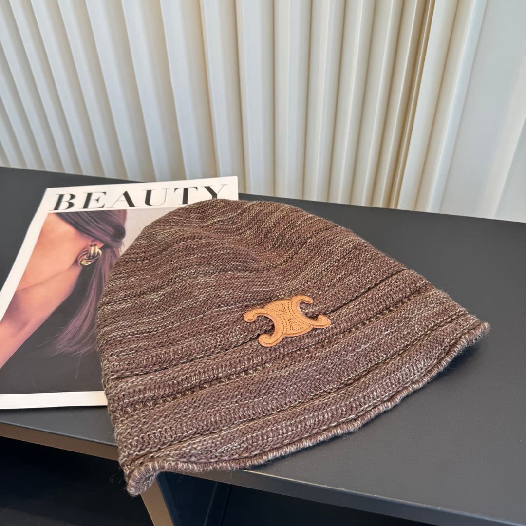 C29899 The new Seline cap features high-quality materials and a stylish look – absolutely amazing! It’s very well-suited for wearing on the street. It’s a must-have item for any fashion lover. Buy it now! — image 2