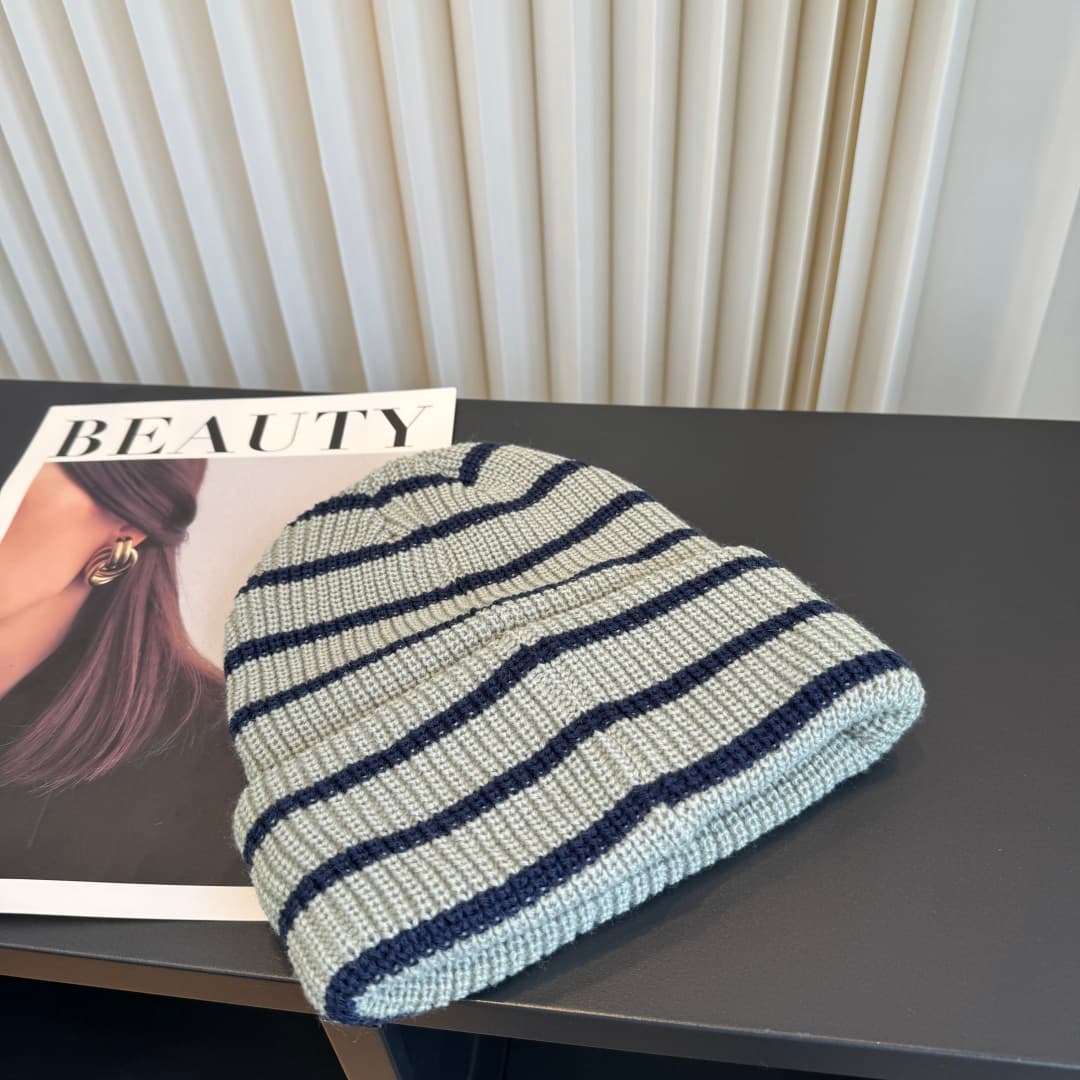 C29898 The new Seline cap features high-quality materials and a stylish design. It’s extremely popular! The quality is excellent, and it pairs well with any outfit. It’s a must-have item for those who go out frequently. Buy it now! — image 6