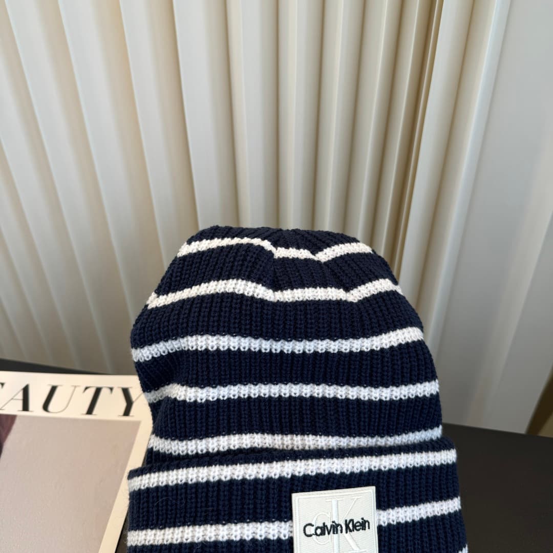 C29897 The new Seline cap features high-quality material and a stylish design. It’s absolutely amazing! The quality is excellent, and it pairs well with any outfit. It’s a must-have item for anyone who goes out in public. Buy it quickly! — image 5