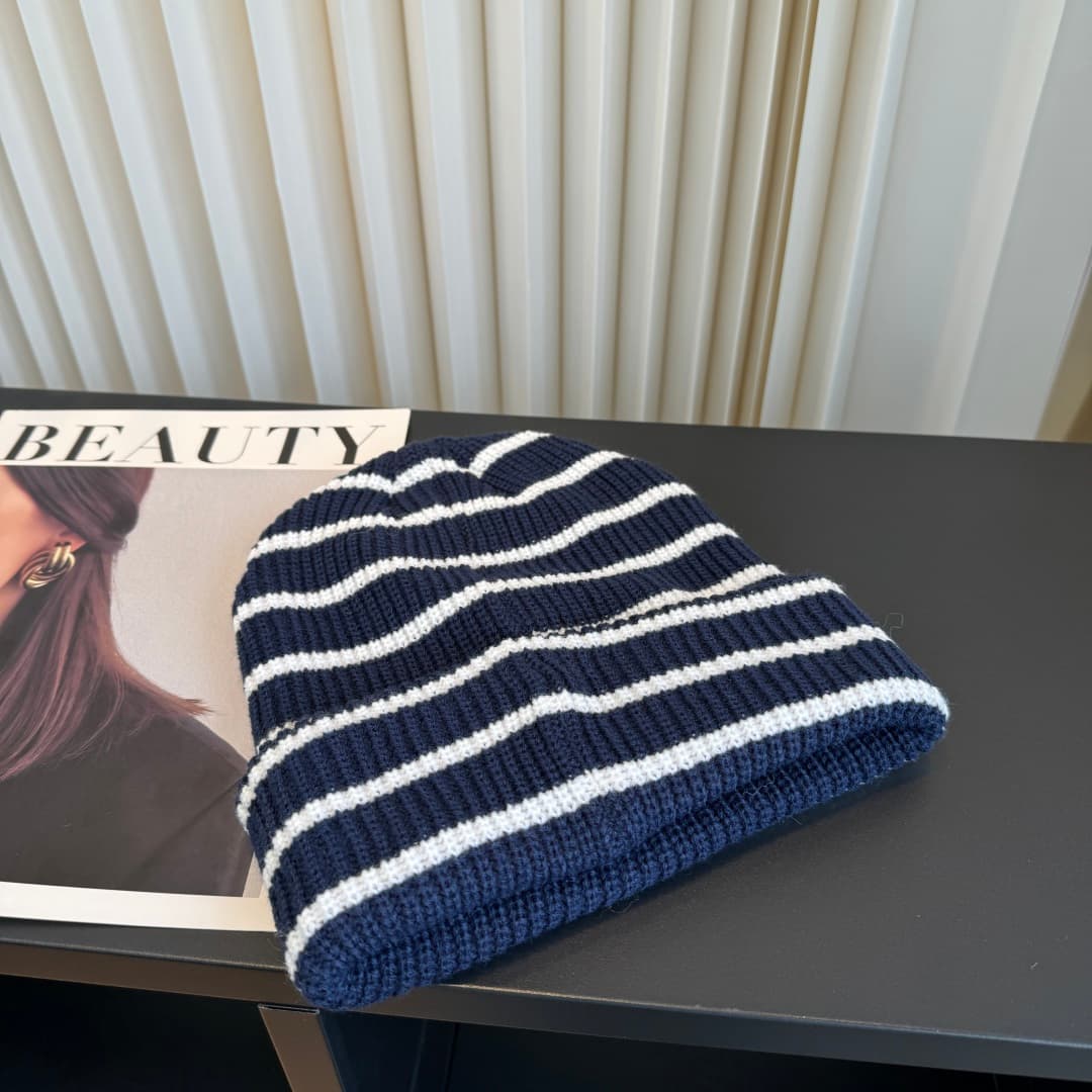 C29897 The new Seline cap features high-quality material and a stylish design. It’s absolutely amazing! The quality is excellent, and it pairs well with any outfit. It’s a must-have item for anyone who goes out in public. Buy it quickly! — image 6