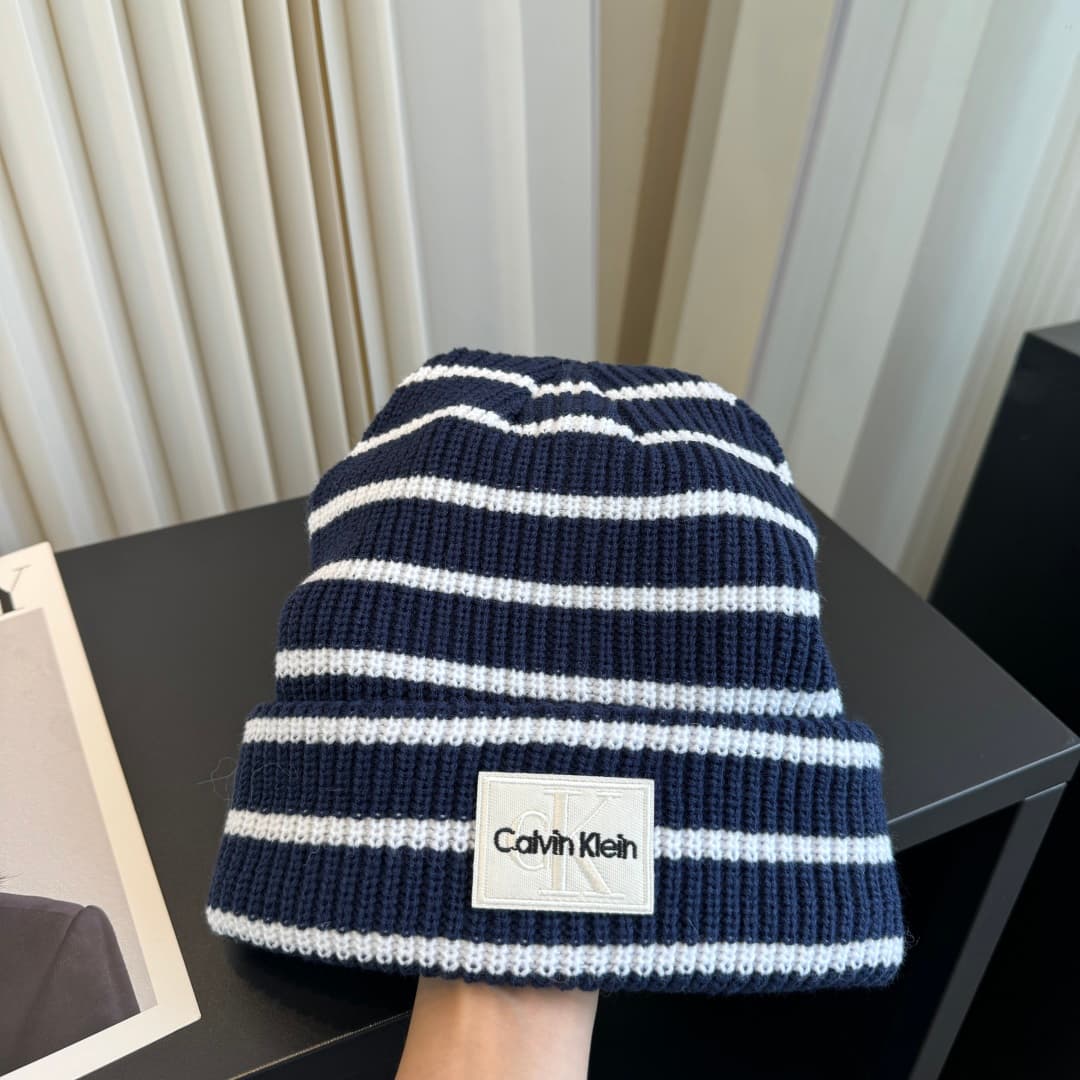 C29897 The new Seline cap features high-quality material and a stylish design. It’s absolutely amazing! The quality is excellent, and it pairs well with any outfit. It’s a must-have item for anyone who goes out in public. Buy it quickly! — image 3