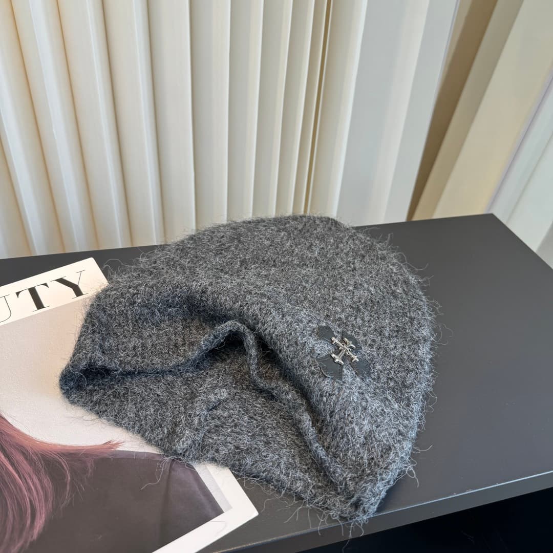 C29894 The new Seline beanie features high-quality materials and a stylish design – absolutely amazing! It’s a great choice for wearing on the street. It’s very fashionable and essential for any outfit. Buy it now! — image 7