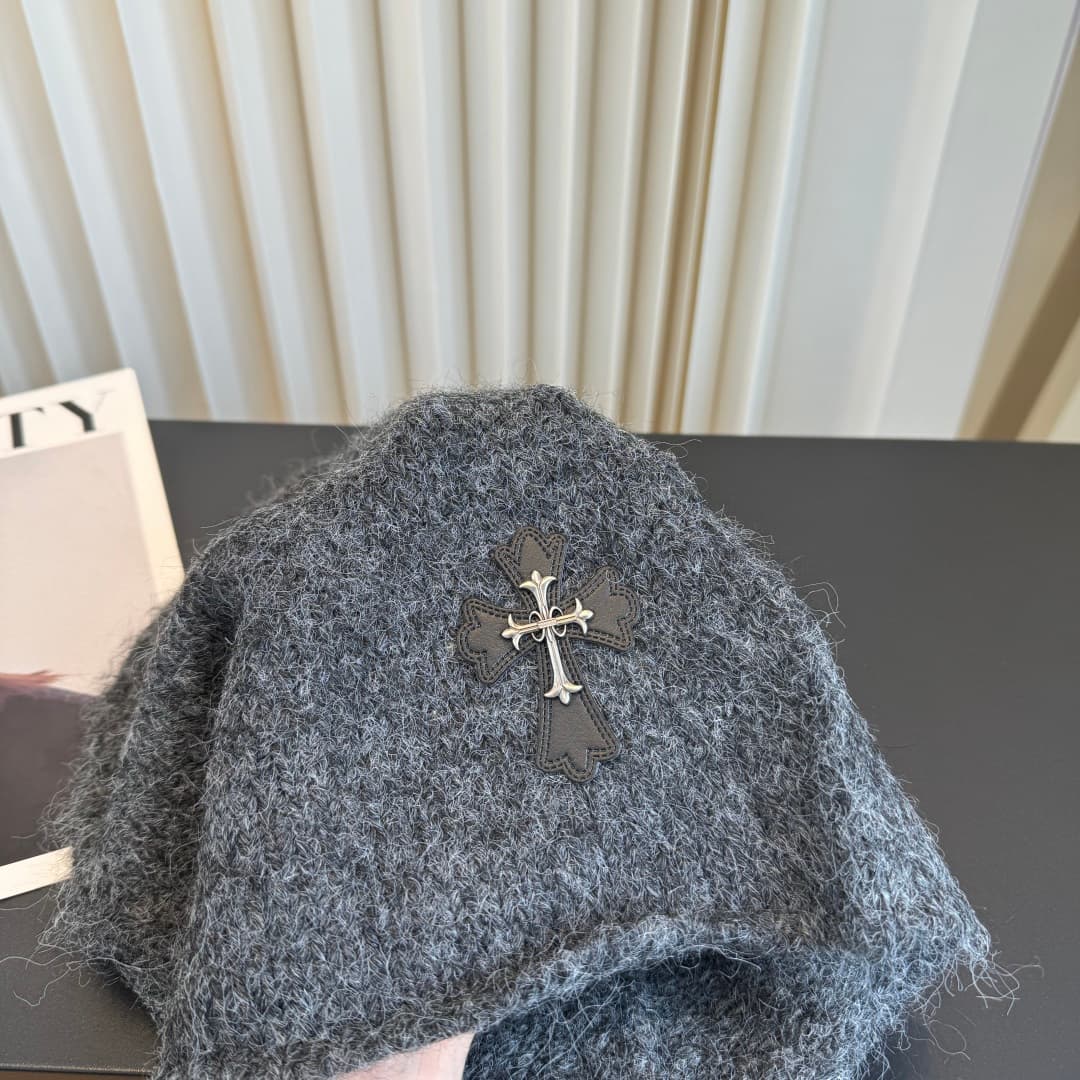 C29894 The new Seline beanie features high-quality materials and a stylish design – absolutely amazing! It’s a great choice for wearing on the street. It’s very fashionable and essential for any outfit. Buy it now! — image 2