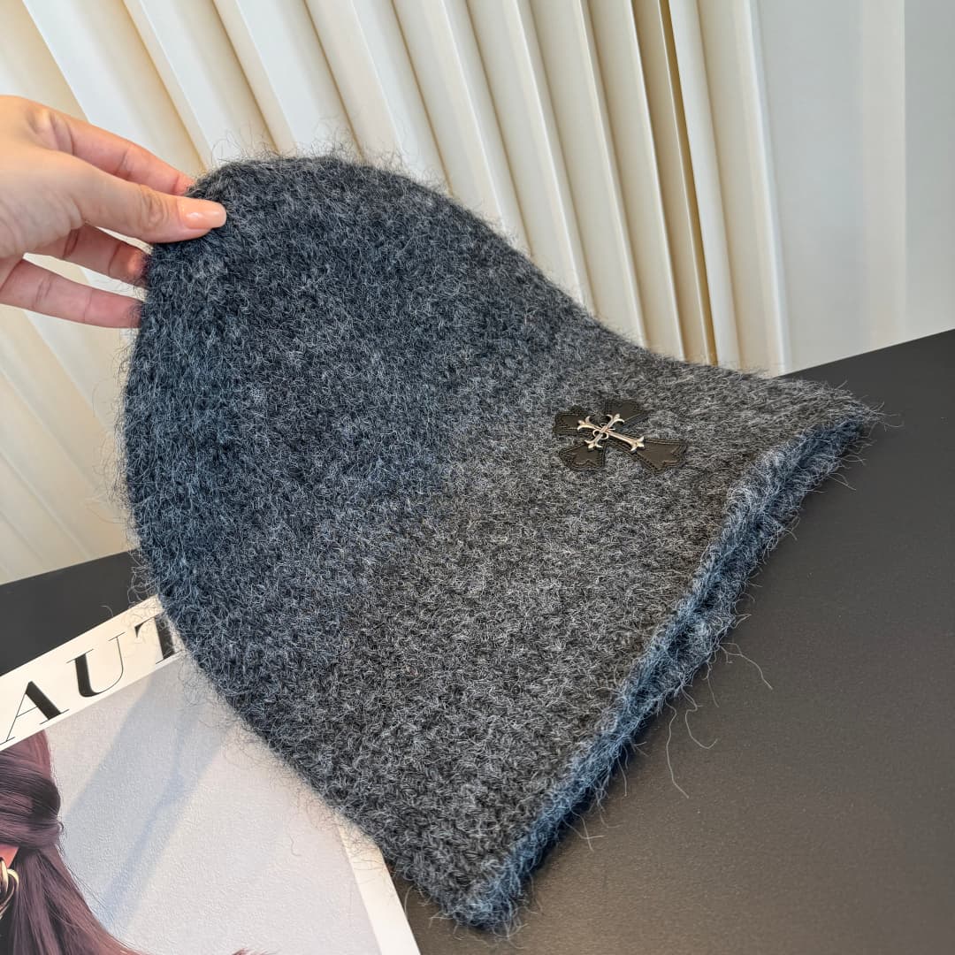C29894 The new Seline beanie features high-quality materials and a stylish design – absolutely amazing! It’s a great choice for wearing on the street. It’s very fashionable and essential for any outfit. Buy it now! — image 6