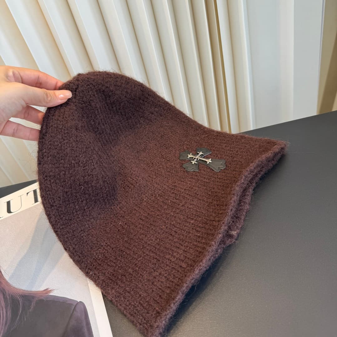 C29893 The new Seline beanie features high-quality materials and a stylish design – absolutely awesome! The quality is excellent, and it’s perfect for wearing on the street. It’s a must-have item for any fashion lover. Buy it now! — image 5