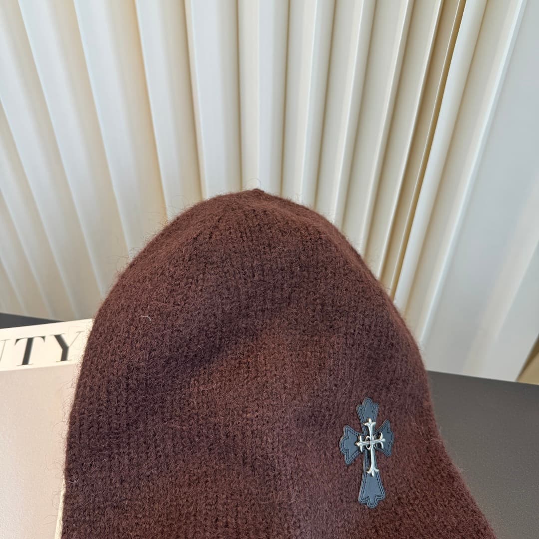C29893 The new Seline beanie features high-quality materials and a stylish design – absolutely awesome! The quality is excellent, and it’s perfect for wearing on the street. It’s a must-have item for any fashion lover. Buy it now! — image 3