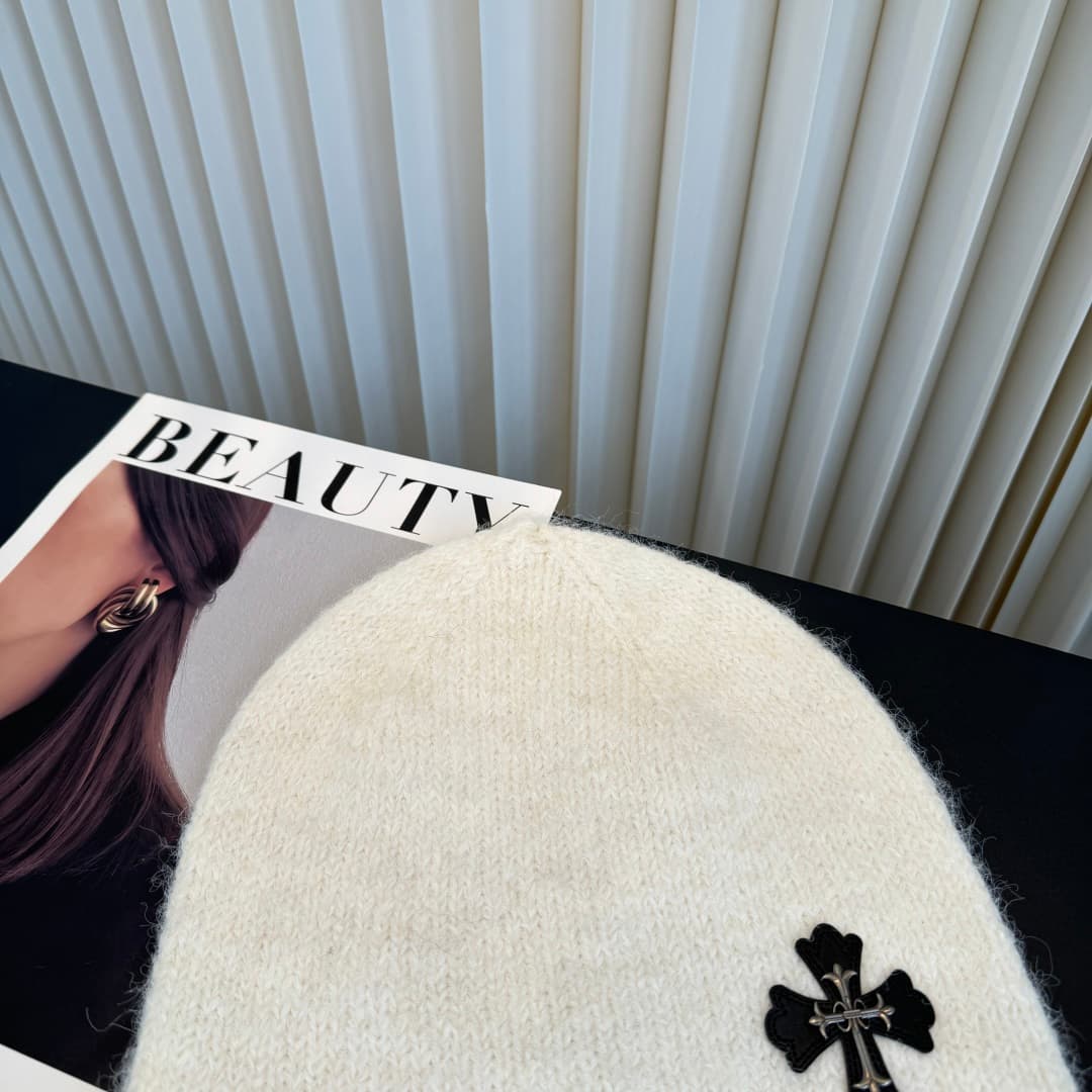 C29892 The new Seline hat features high-quality, premium material – it’s absolutely amazing! The texture is excellent, and it goes well with any outfit. It’s a must-have item for anyone who wants to stay trendy. Buy it now! — image 4