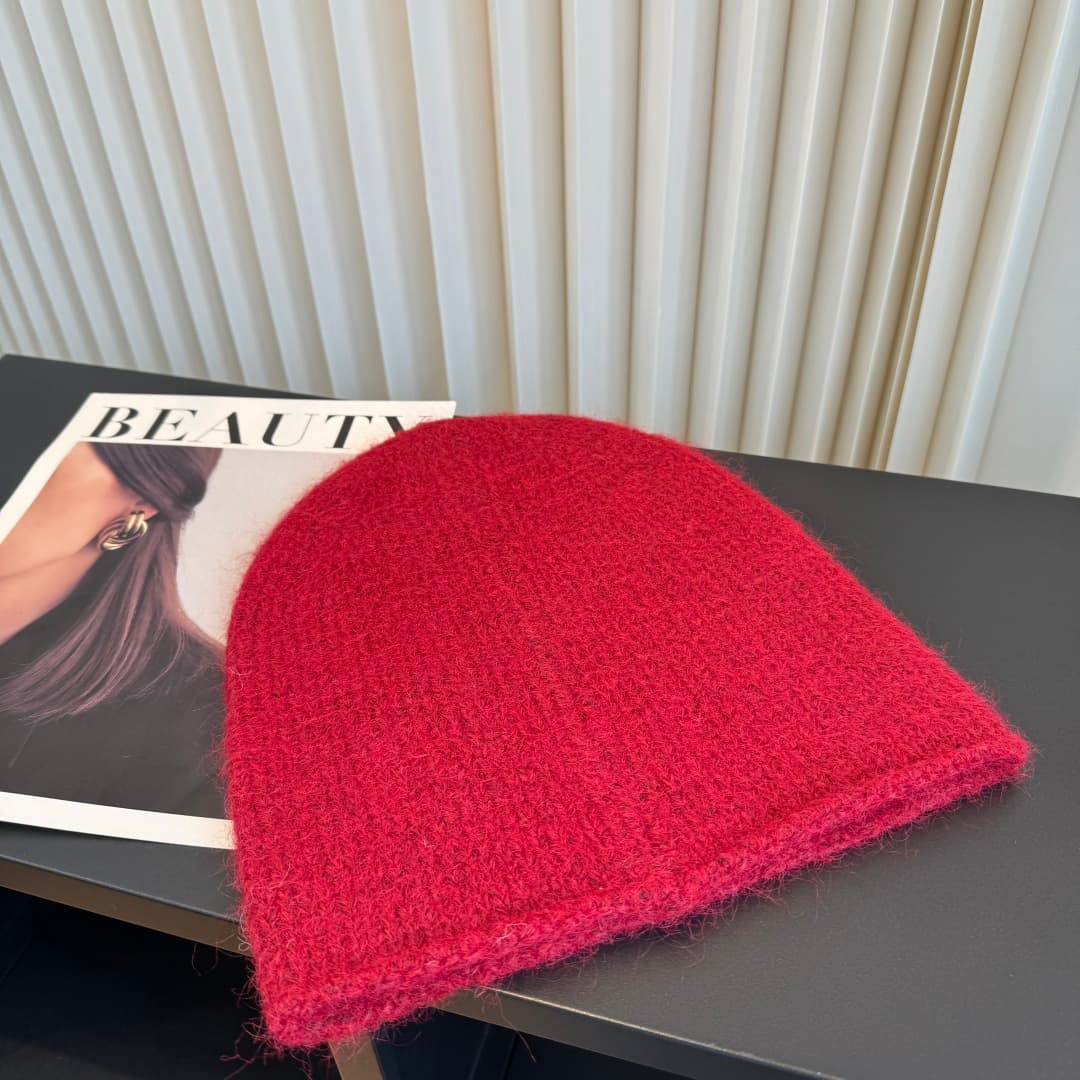 C29890 The new Seline cap features high-quality material and a stylish design. It’s absolutely awesome! The quality is excellent, and it pairs well with any outfit. It’s a must-have item for anyone who goes out in public. Buy it now! — image 4