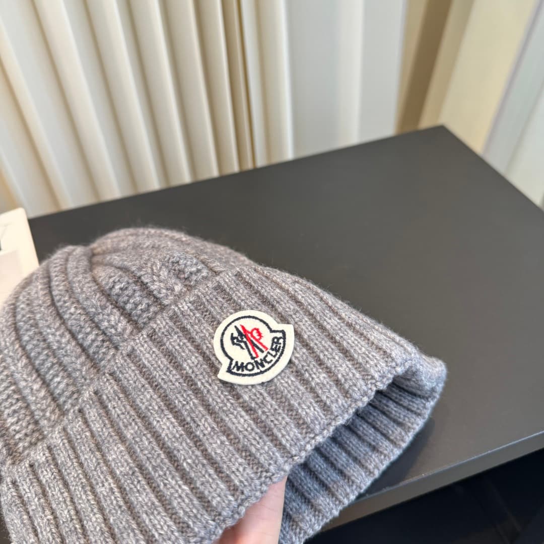 C29884 The new Mengkou knitted cap features high-quality materials and a stylish design. It’s absolutely amazing! The quality is excellent, and it goes well with any outfit. It’s a must-have item for those who want to stay trendy. Buy it quickly! — image 4