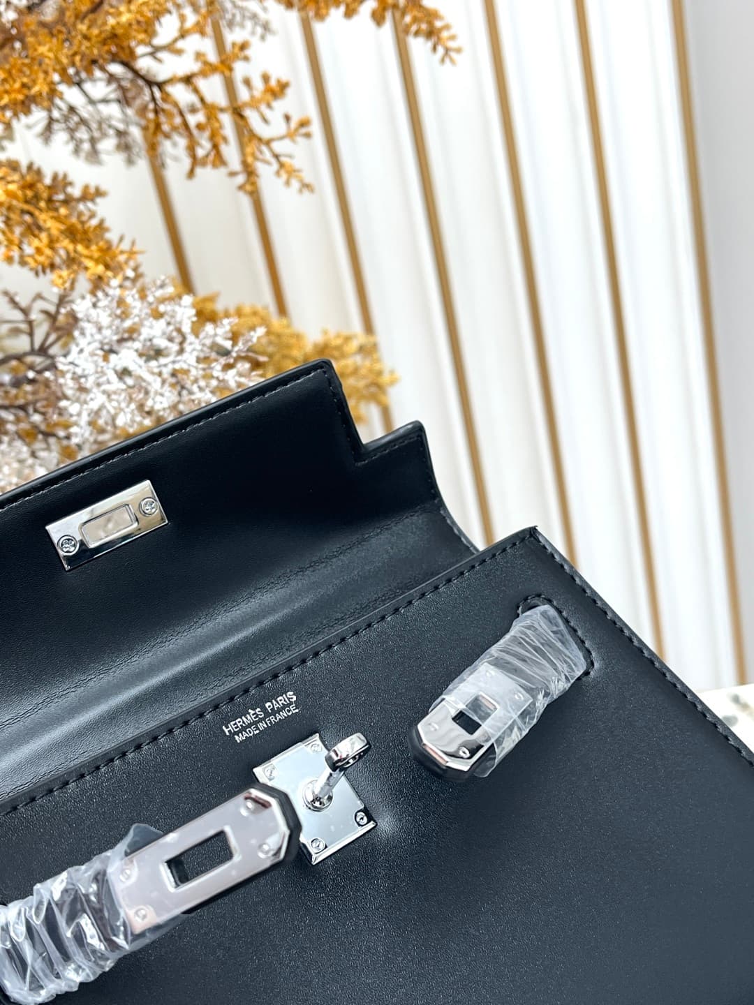 C4902 💰 Hermès Kelly 20.5cm black-silver Box leather 💫||✨ When the craftsmanship of Hermès is combined with the soft, shiny texture of Box leather, this Kelly 28 black-silver model instantly becomes my “white moonlight”! As a classic model at the entry-le — image 8