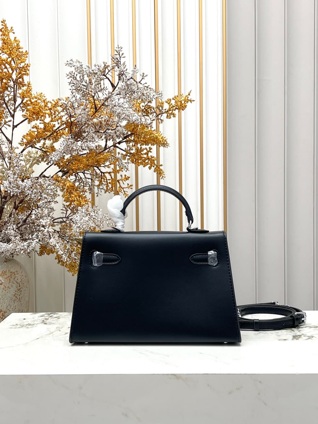 C4901 💰 Hermès Kelly 22cm black-silver Box leather 💫||✨ When the craftsmanship of Hermès is combined with the smooth, shiny texture of Box leather, this Kelly 28 black-silver model becomes a “celestial moon” in my heart! As a classic model at the entry-le — image 3