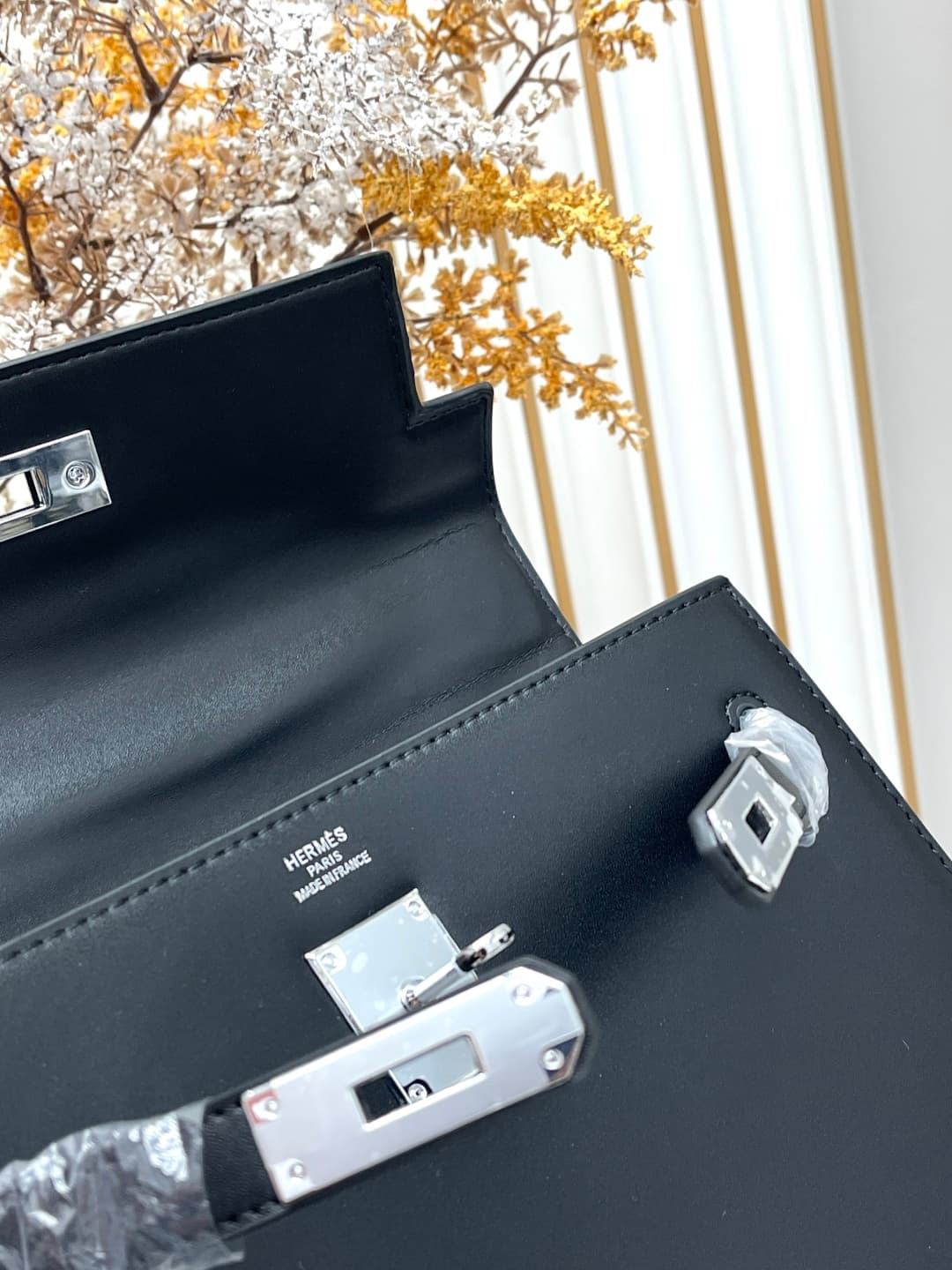 C4899 💰 Hermès Kelly 28cm black-silver Box leather 💫||✨ When the craftsmanship of Hermès is combined with the smooth, shiny texture of Box leather, this Kelly 28 black-silver model instantly becomes my “ethereal moonlight”! As a classic model at the entry — image 8