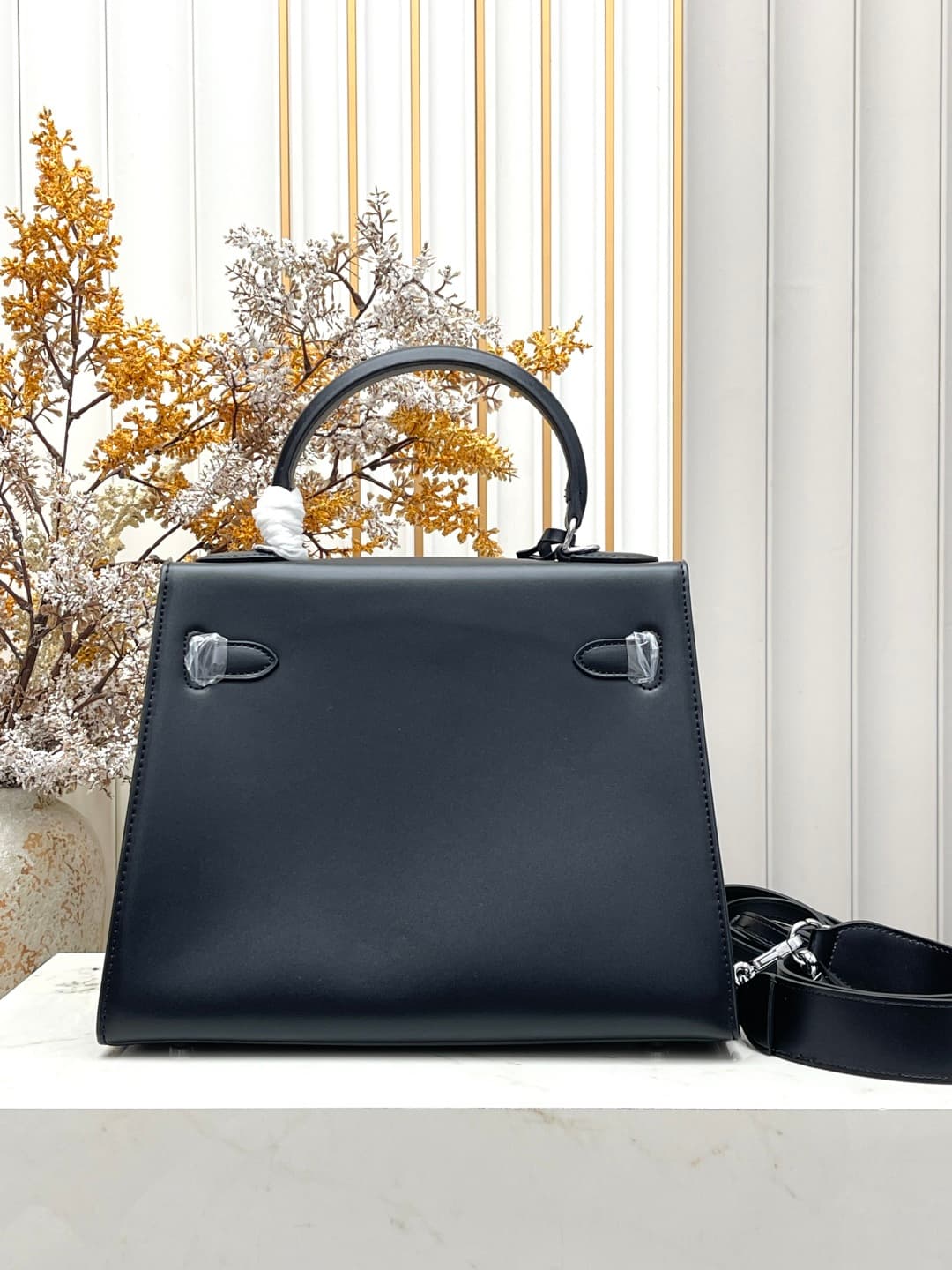 C4899 💰 Hermès Kelly 28cm black-silver Box leather 💫||✨ When the craftsmanship of Hermès is combined with the smooth, shiny texture of Box leather, this Kelly 28 black-silver model instantly becomes my “ethereal moonlight”! As a classic model at the entry — image 3