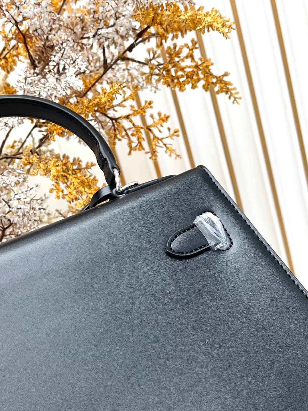 C4899 💰 Hermès Kelly 28cm black-silver Box leather 💫||✨ When the craftsmanship of Hermès is combined with the smooth, shiny texture of Box leather, this Kelly 28 black-silver model instantly becomes my “ethereal moonlight”! As a classic model at the entry — image 5