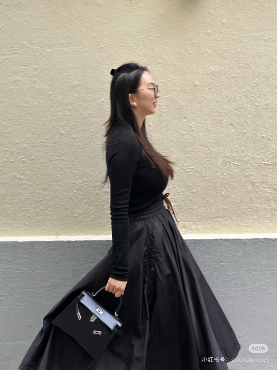 C4898 💰 Hermès Kelly 28cm black-silver Box leather 💫||✨ When the craftsmanship of Hermès meets the smooth, shiny texture of Box leather, this Kelly 28 black-silver model instantly becomes my “ethereal moonlight”! As a classic model at the entry-level leve — image 7