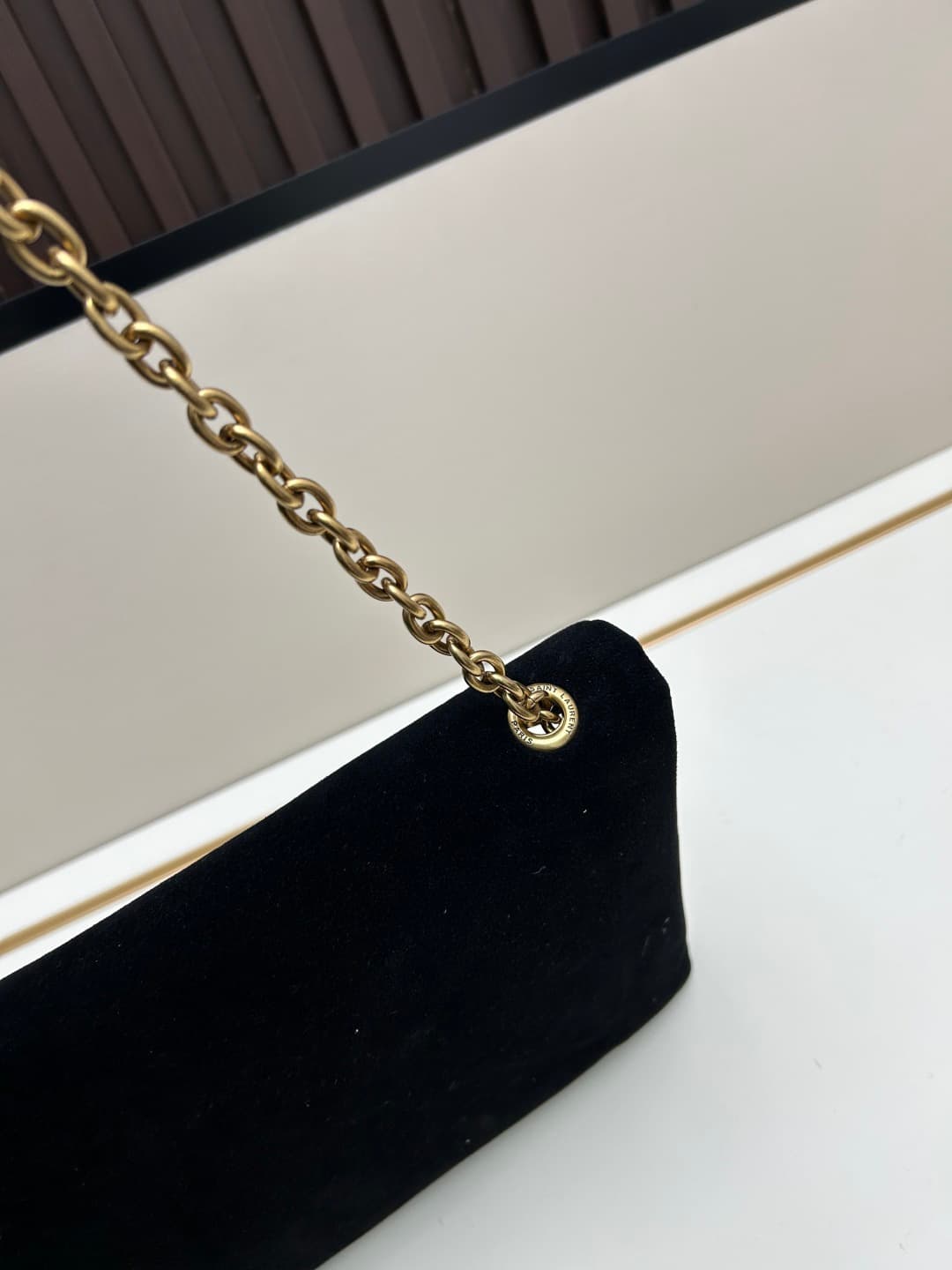 C8720 New model 💰 Leather Vintage/retro Saint Laurent envelope bag 25. This bag features an envelope-shaped design with textured leather, and the golden YSL logo is highly recognizable. It comes with a detachable chain strap, combining the elegance of a h — image 5
