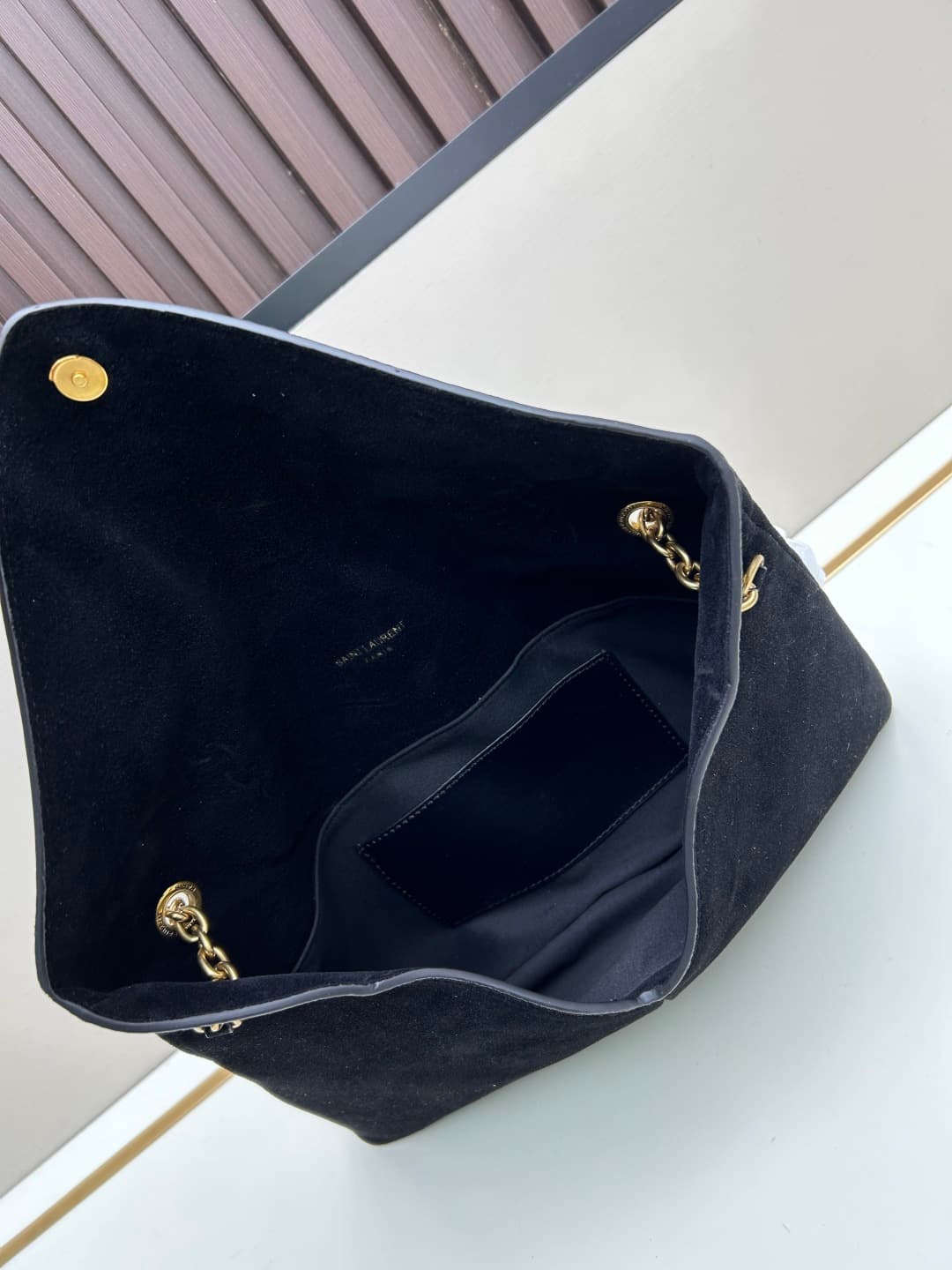 C8720 New model 💰 Leather Vintage/retro Saint Laurent envelope bag 25. This bag features an envelope-shaped design with textured leather, and the golden YSL logo is highly recognizable. It comes with a detachable chain strap, combining the elegance of a h — image 7
