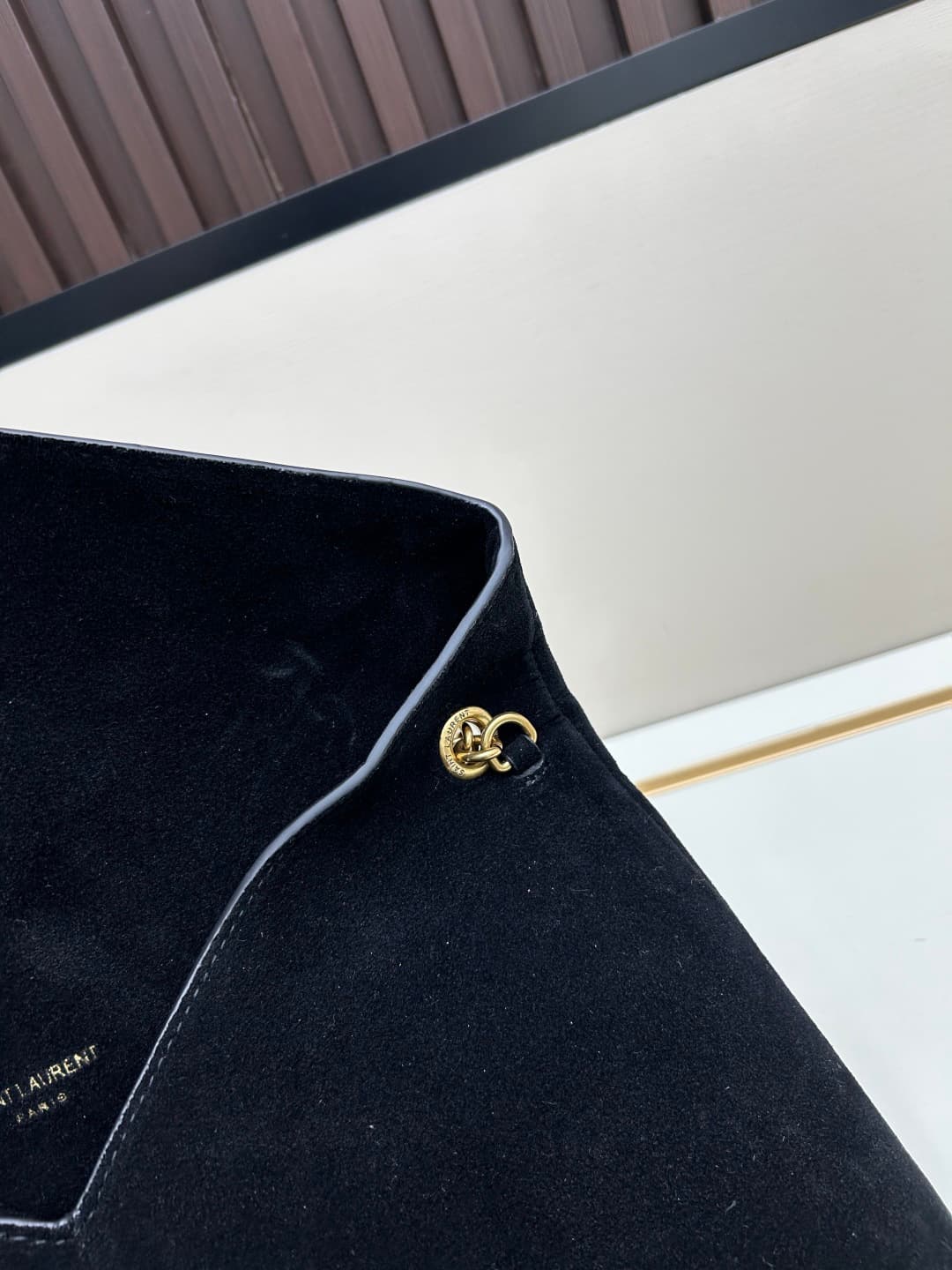 C8720 New model 💰 Leather Vintage/retro Saint Laurent envelope bag 25. This bag features an envelope-shaped design with textured leather, and the golden YSL logo is highly recognizable. It comes with a detachable chain strap, combining the elegance of a h — image 8