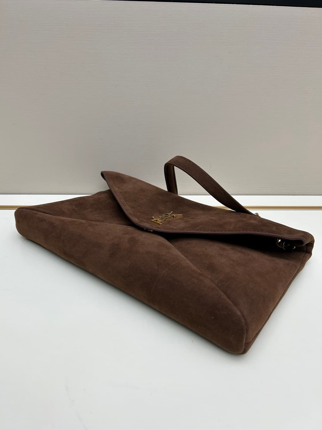 C8721 New model 💰 Leather Vintage/Retro Saint Laurent envelope bag 25. This bag features an envelope-style design with textured leather, and the golden YSL logo is highly recognizable. It comes with a detachable chain strap, combining the elegance of a ha — image 5