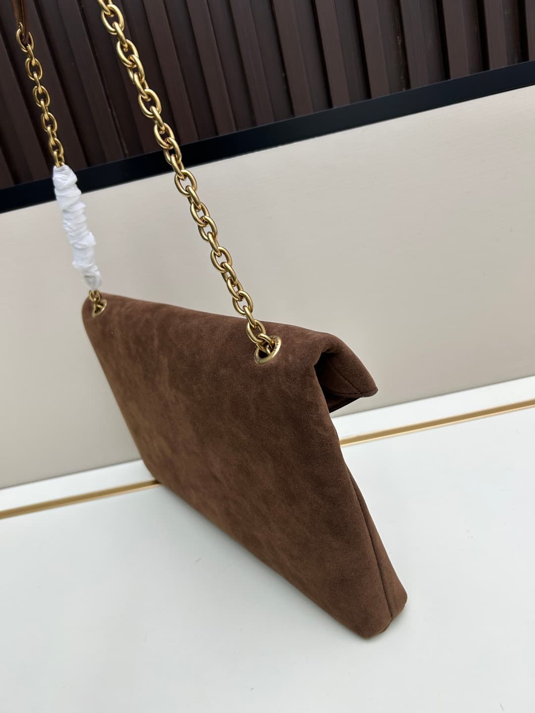 C8721 New model 💰 Leather Vintage/Retro Saint Laurent envelope bag 25. This bag features an envelope-style design with textured leather, and the golden YSL logo is highly recognizable. It comes with a detachable chain strap, combining the elegance of a ha — image 3