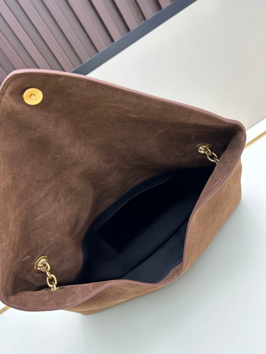 C8721 New model 💰 Leather Vintage/Retro Saint Laurent envelope bag 25. This bag features an envelope-style design with textured leather, and the golden YSL logo is highly recognizable. It comes with a detachable chain strap, combining the elegance of a ha — image 8
