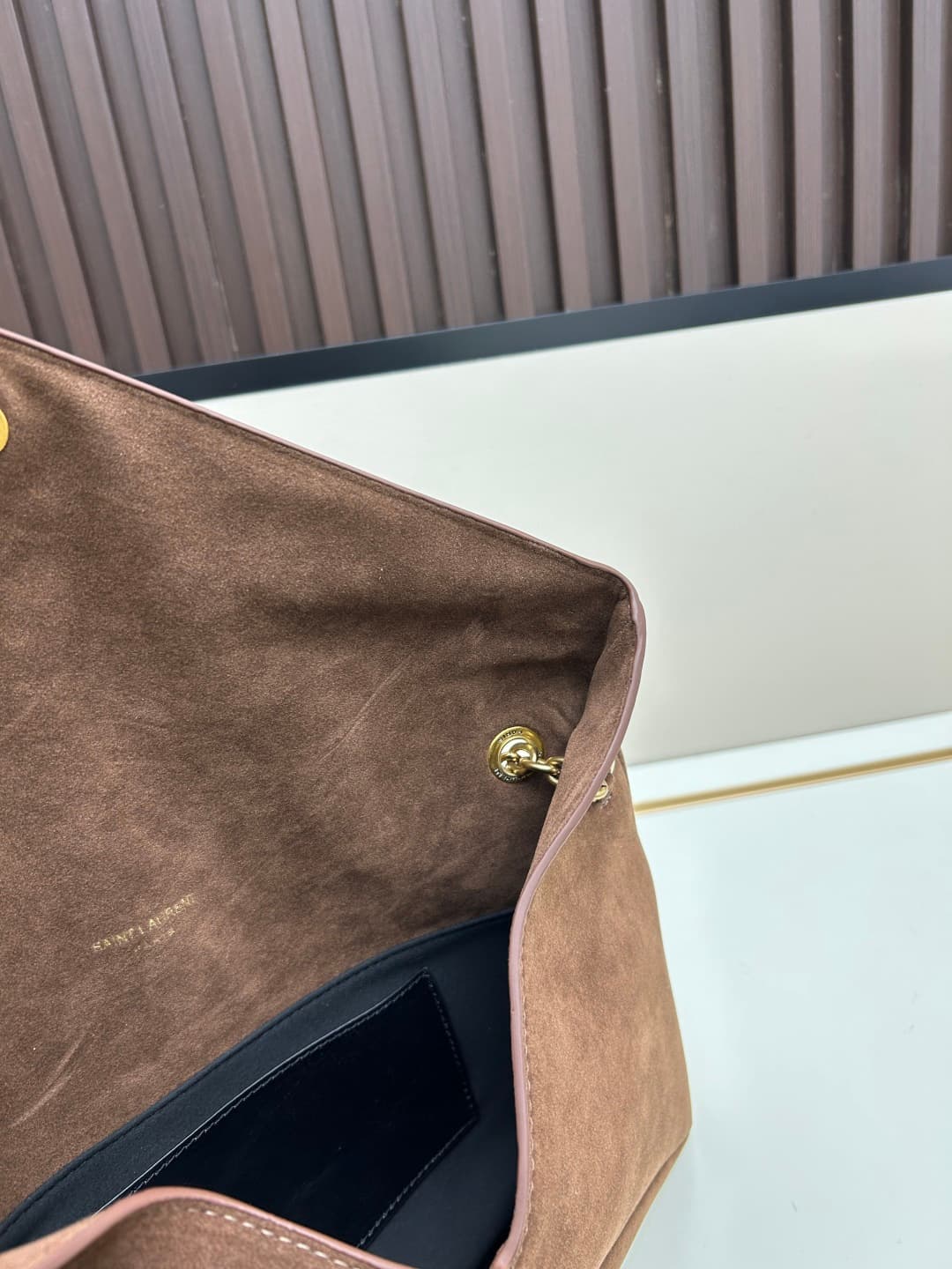 C8721 New model 💰 Leather Vintage/Retro Saint Laurent envelope bag 25. This bag features an envelope-style design with textured leather, and the golden YSL logo is highly recognizable. It comes with a detachable chain strap, combining the elegance of a ha — image 7
