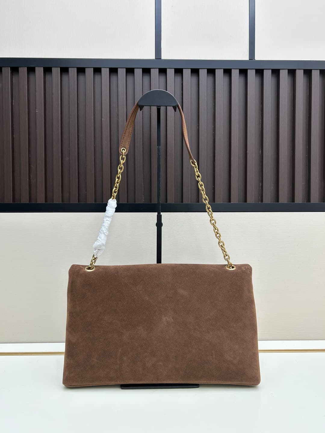 C8721 New model 💰 Leather Vintage/Retro Saint Laurent envelope bag 25. This bag features an envelope-style design with textured leather, and the golden YSL logo is highly recognizable. It comes with a detachable chain strap, combining the elegance of a ha — image 2