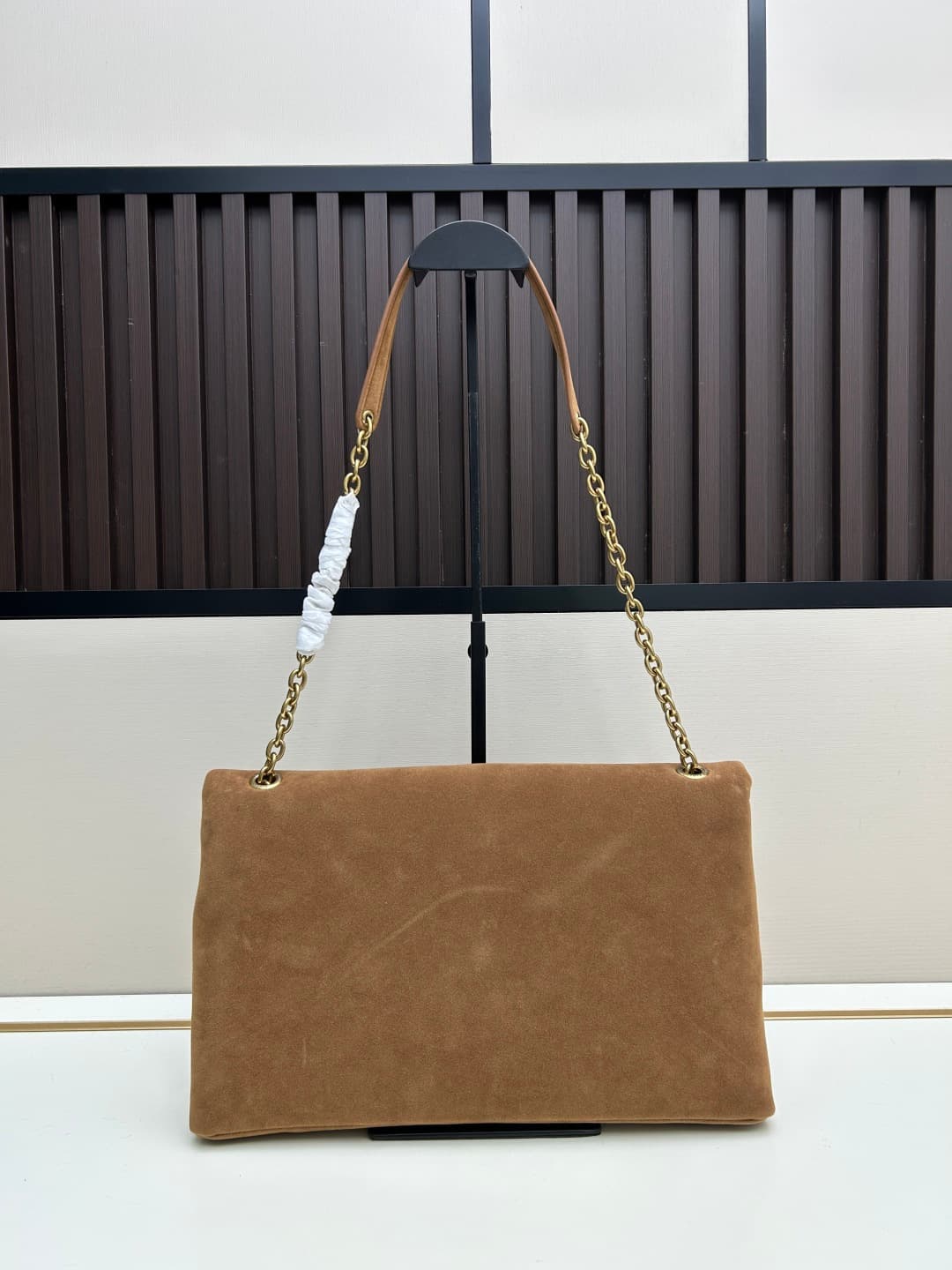 C8719 New model 💰 Leather Vintage/Retro Saint Laurent envelope bag 25. This bag features an envelope-shaped design with textured leather, and the golden YSL logo is highly recognizable. It comes with a detachable chain strap, combining the elegance of a h — image 2