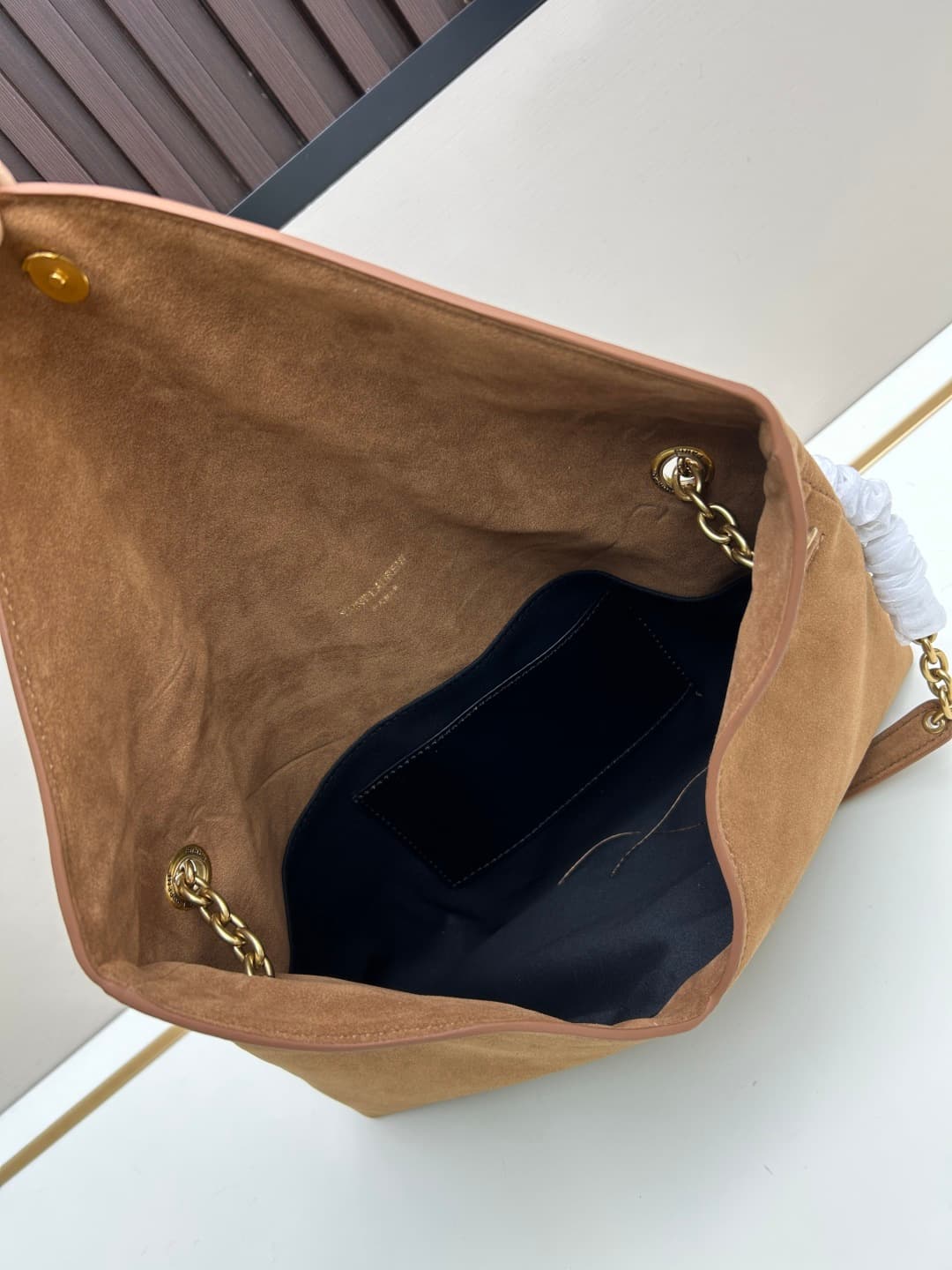 C8719 New model 💰 Leather Vintage/Retro Saint Laurent envelope bag 25. This bag features an envelope-shaped design with textured leather, and the golden YSL logo is highly recognizable. It comes with a detachable chain strap, combining the elegance of a h — image 7