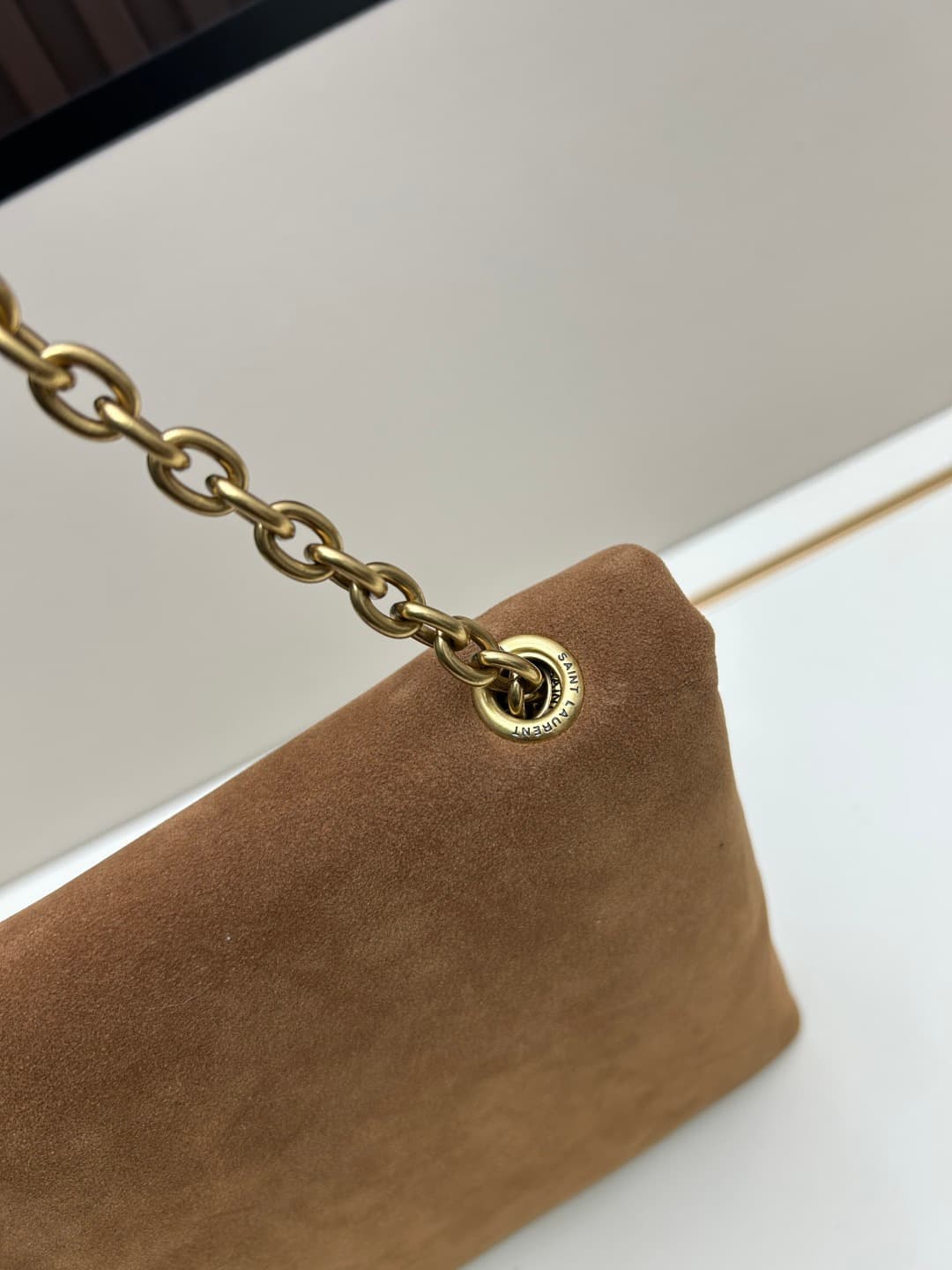 C8719 New model 💰 Leather Vintage/Retro Saint Laurent envelope bag 25. This bag features an envelope-shaped design with textured leather, and the golden YSL logo is highly recognizable. It comes with a detachable chain strap, combining the elegance of a h — image 6