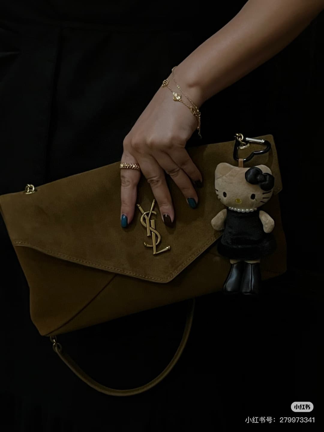 C8717 New model 💰 Leather Vintage Saint Laurent envelope bag 25. This bag features an envelope-shaped design with textured leather, and the golden YSL logo is highly recognizable. It comes with a detachable chain shoulder strap, combining the elegance of  — image 3
