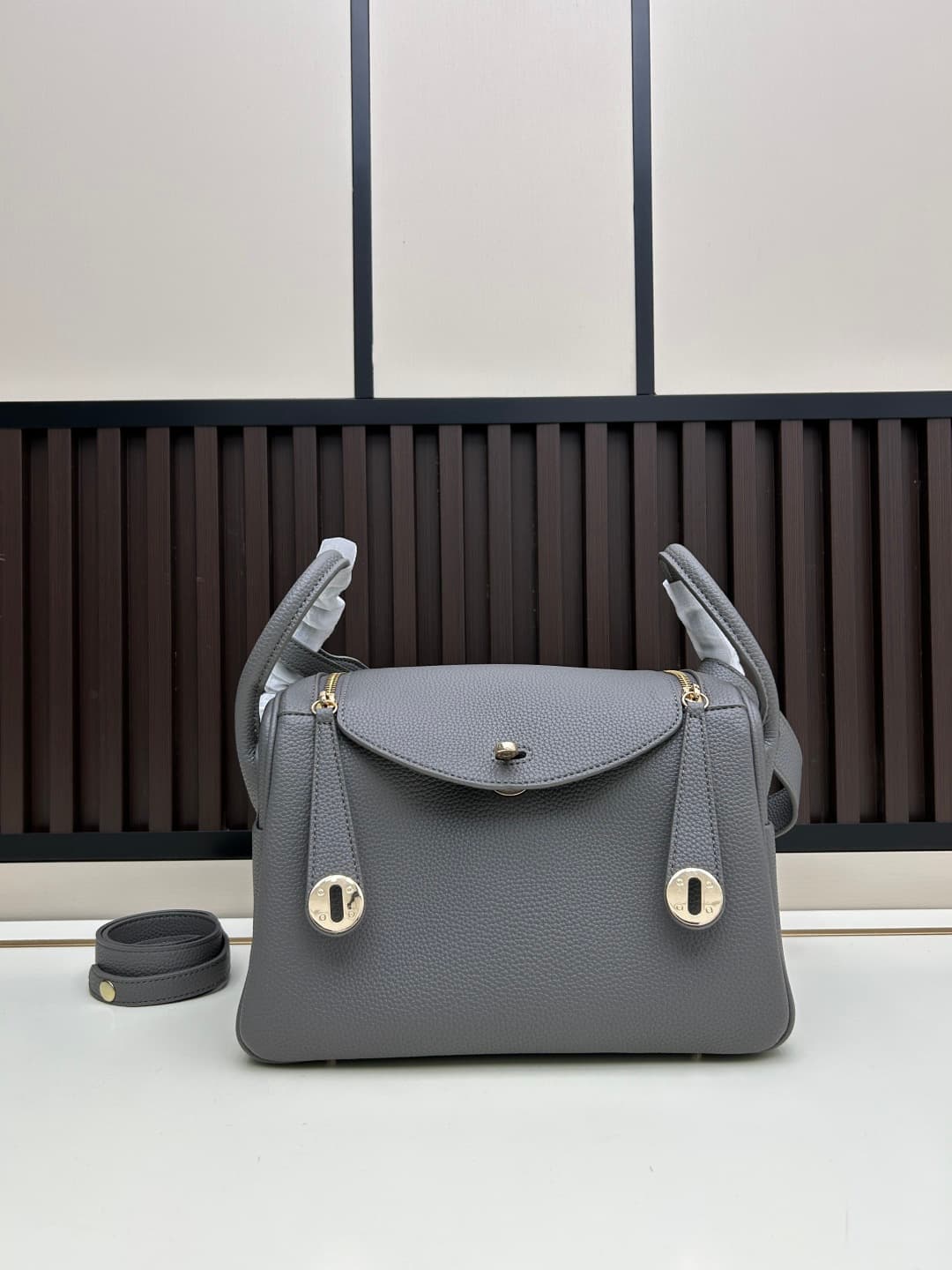 C4893 The practical daily use version of ‘Hermès Lindy26’ is really lovely in every color. Golden brown 🆚 pumpkin color – the warm colors are perfect for autumn and winter seasons. — image 3