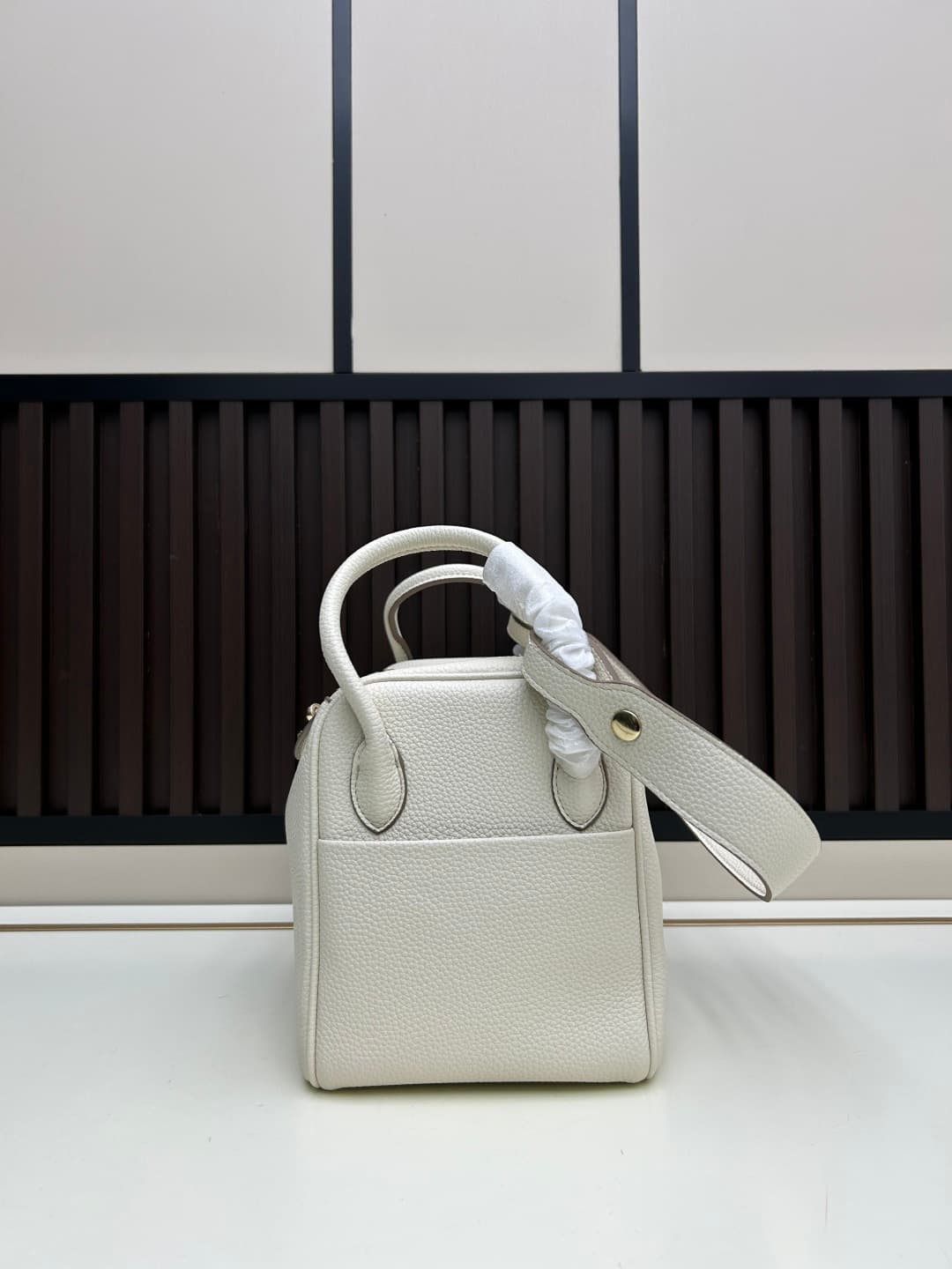 C4891 The practical daily product “Hermès Lindy26” is loved in every color. Golden brown 🆚 pumpkin color – the warm colors really suit the autumn and winter seasons perfectly. — image 4
