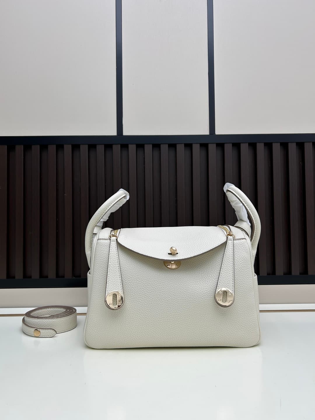 C4891 The practical daily product “Hermès Lindy26” is loved in every color. Golden brown 🆚 pumpkin color – the warm colors really suit the autumn and winter seasons perfectly. — image 3