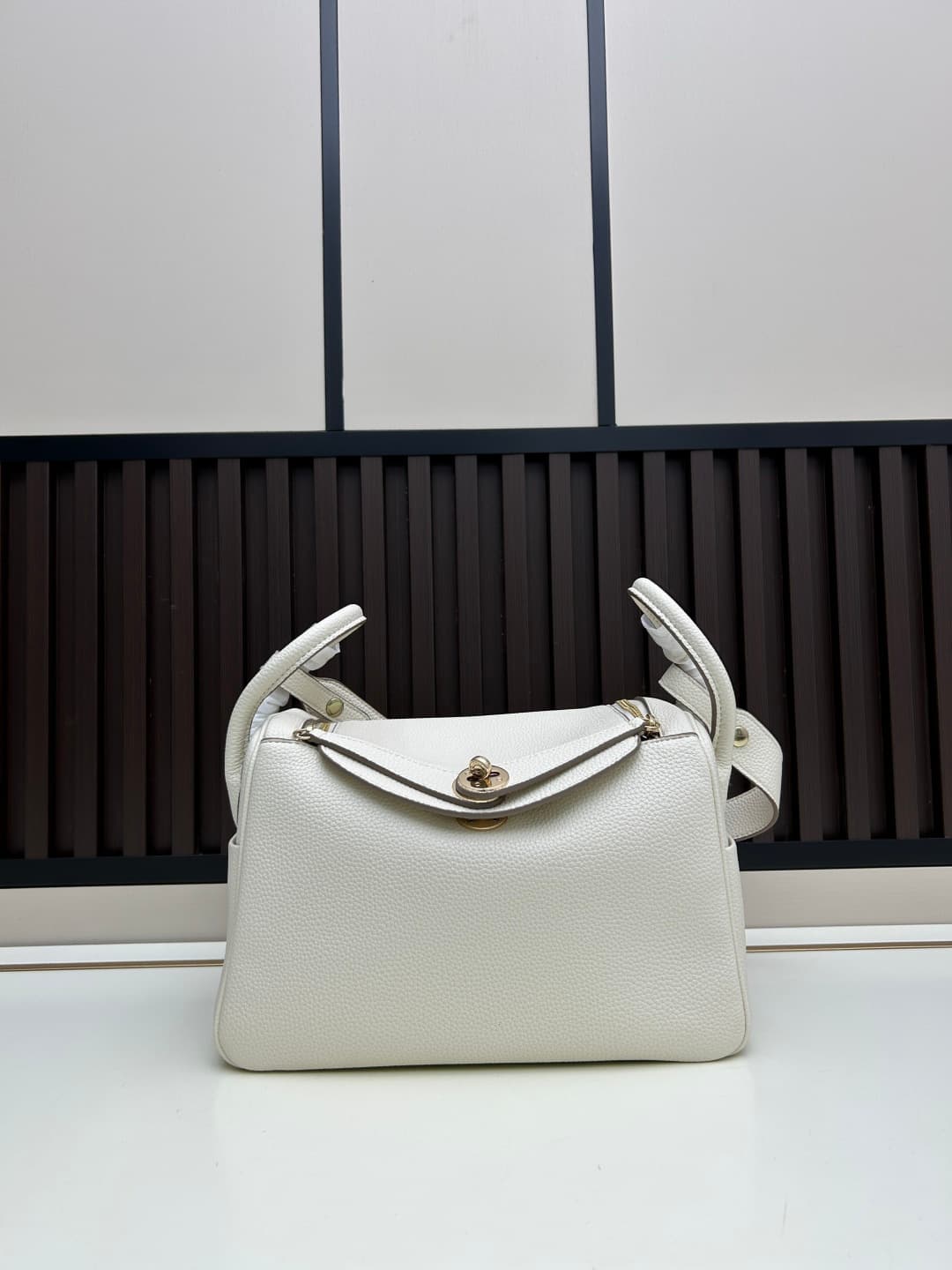 C4891 The practical daily product “Hermès Lindy26” is loved in every color. Golden brown 🆚 pumpkin color – the warm colors really suit the autumn and winter seasons perfectly. — image 2