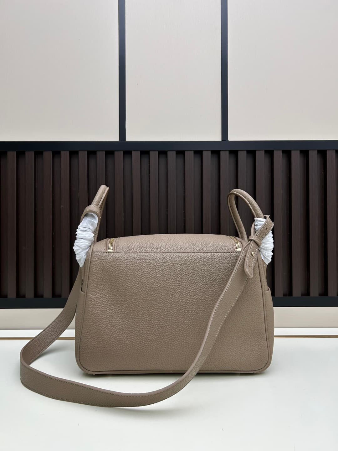 C4890 The practical daily use version of ‘Hermès Lindy26’ is really lovely in every color. Golden brown 🆚 pumpkin color – these warm colors are perfect for autumn and winter seasons. — image 5