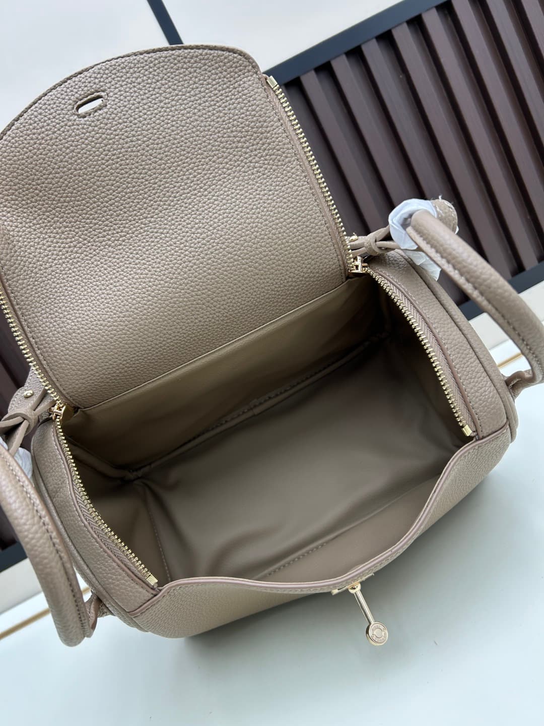 C4890 The practical daily use version of ‘Hermès Lindy26’ is really lovely in every color. Golden brown 🆚 pumpkin color – these warm colors are perfect for autumn and winter seasons. — image 8