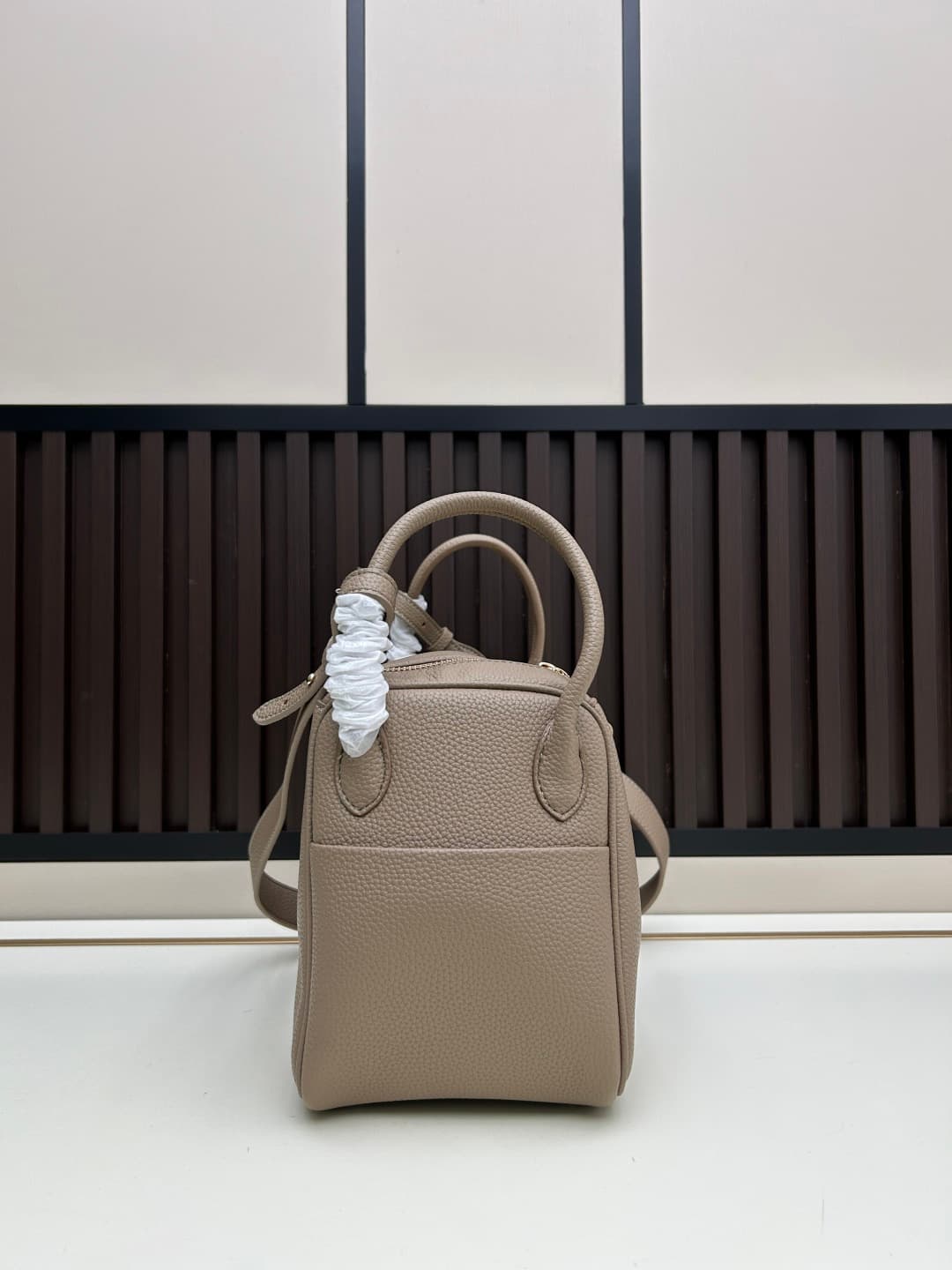 C4890 The practical daily use version of ‘Hermès Lindy26’ is really lovely in every color. Golden brown 🆚 pumpkin color – these warm colors are perfect for autumn and winter seasons. — image 4