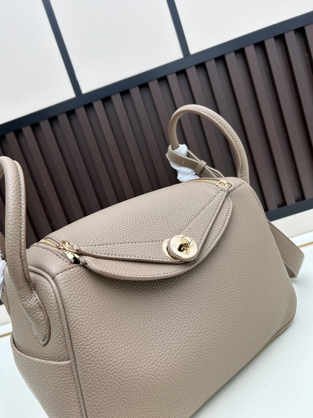 C4890 The practical daily use version of ‘Hermès Lindy26’ is really lovely in every color. Golden brown 🆚 pumpkin color – these warm colors are perfect for autumn and winter seasons. — image 6