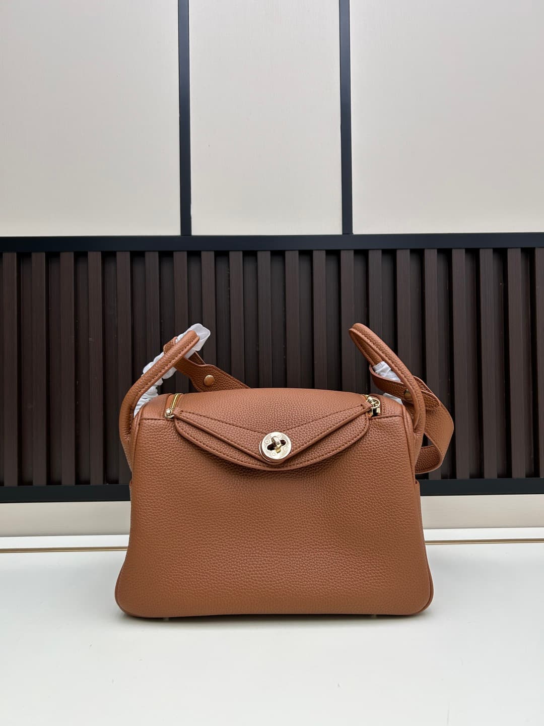 C4888 The practical daily use version of ‘Hermès Lindy26’ is really lovely in every color. Golden brown 🆚 pumpkin color – these warm colors are perfect for autumn and winter seasons. — image 2