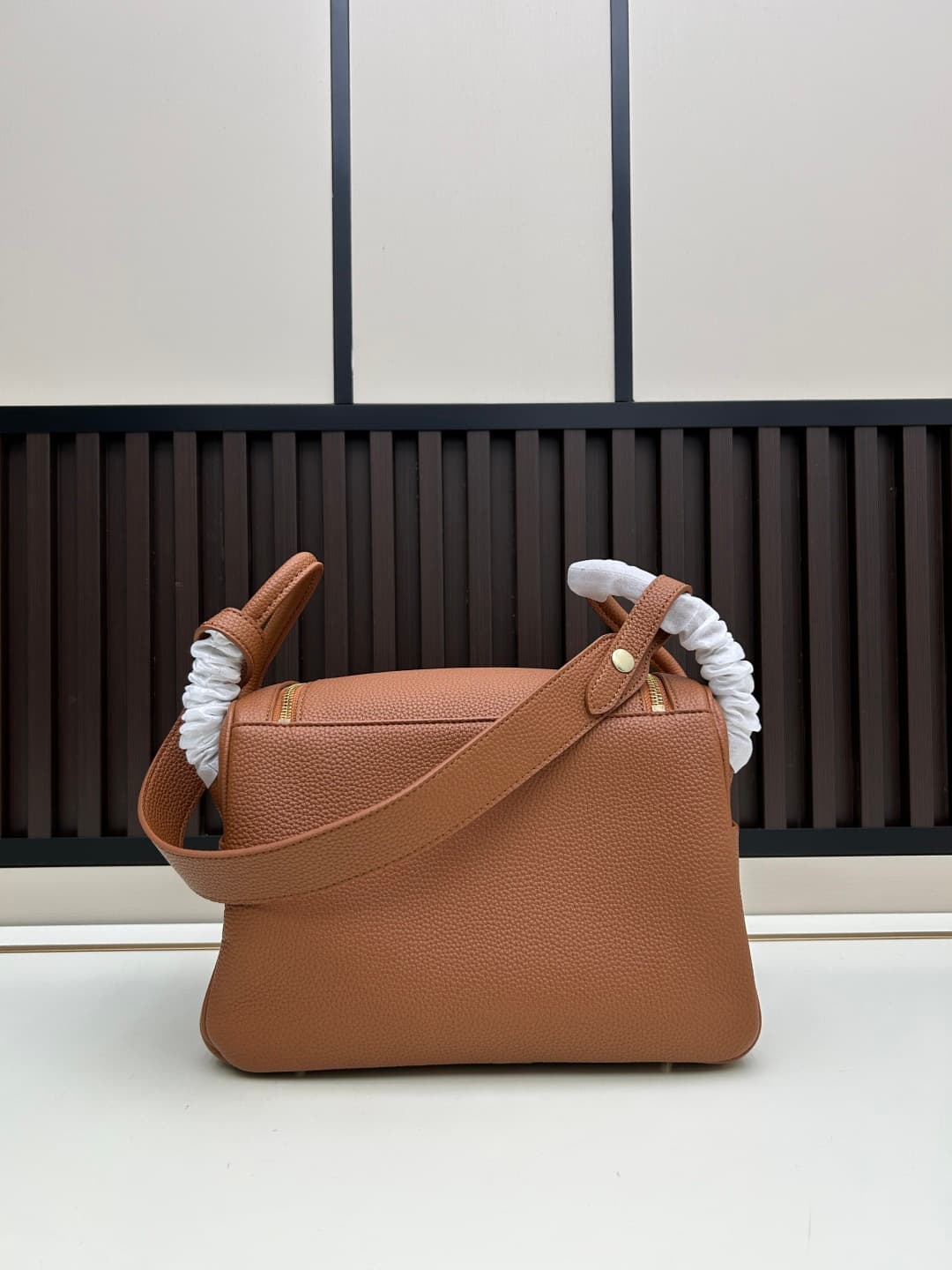 C4888 The practical daily use version of ‘Hermès Lindy26’ is really lovely in every color. Golden brown 🆚 pumpkin color – these warm colors are perfect for autumn and winter seasons. — image 5