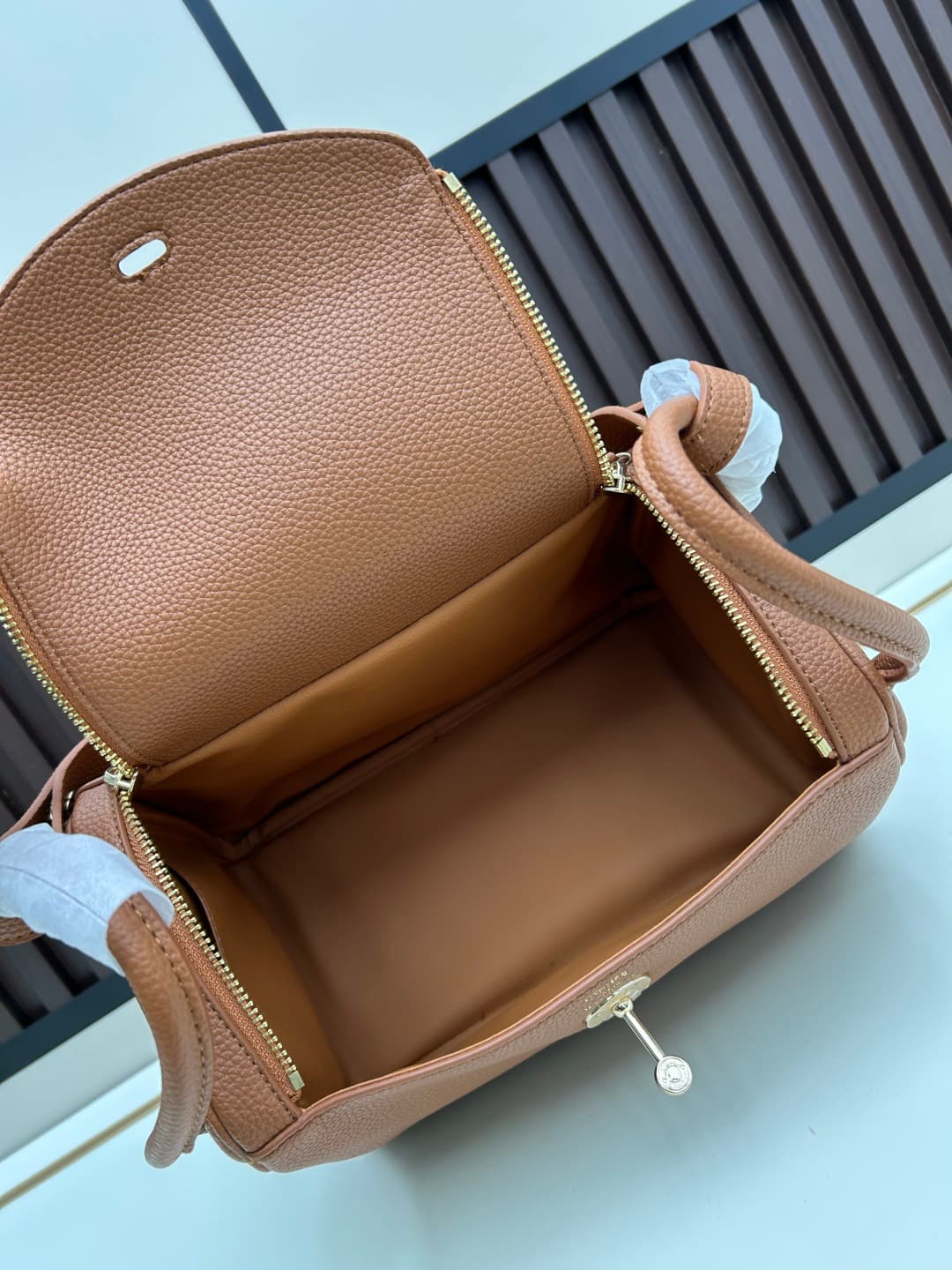 C4888 The practical daily use version of ‘Hermès Lindy26’ is really lovely in every color. Golden brown 🆚 pumpkin color – these warm colors are perfect for autumn and winter seasons. — image 8