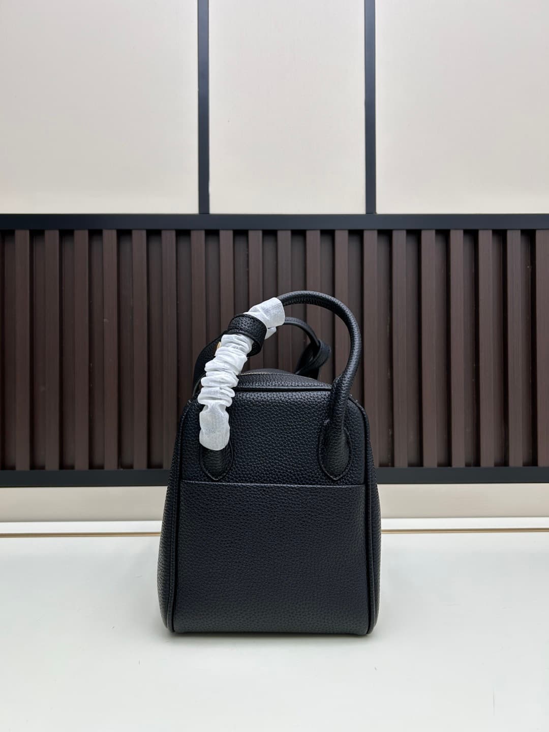 C4887 The practical daily use model “Hermès Lindy26” is loved in every color. Golden brown 🆚 pumpkin color – the warm colors really suit the autumn and winter seasons perfectly. — image 4