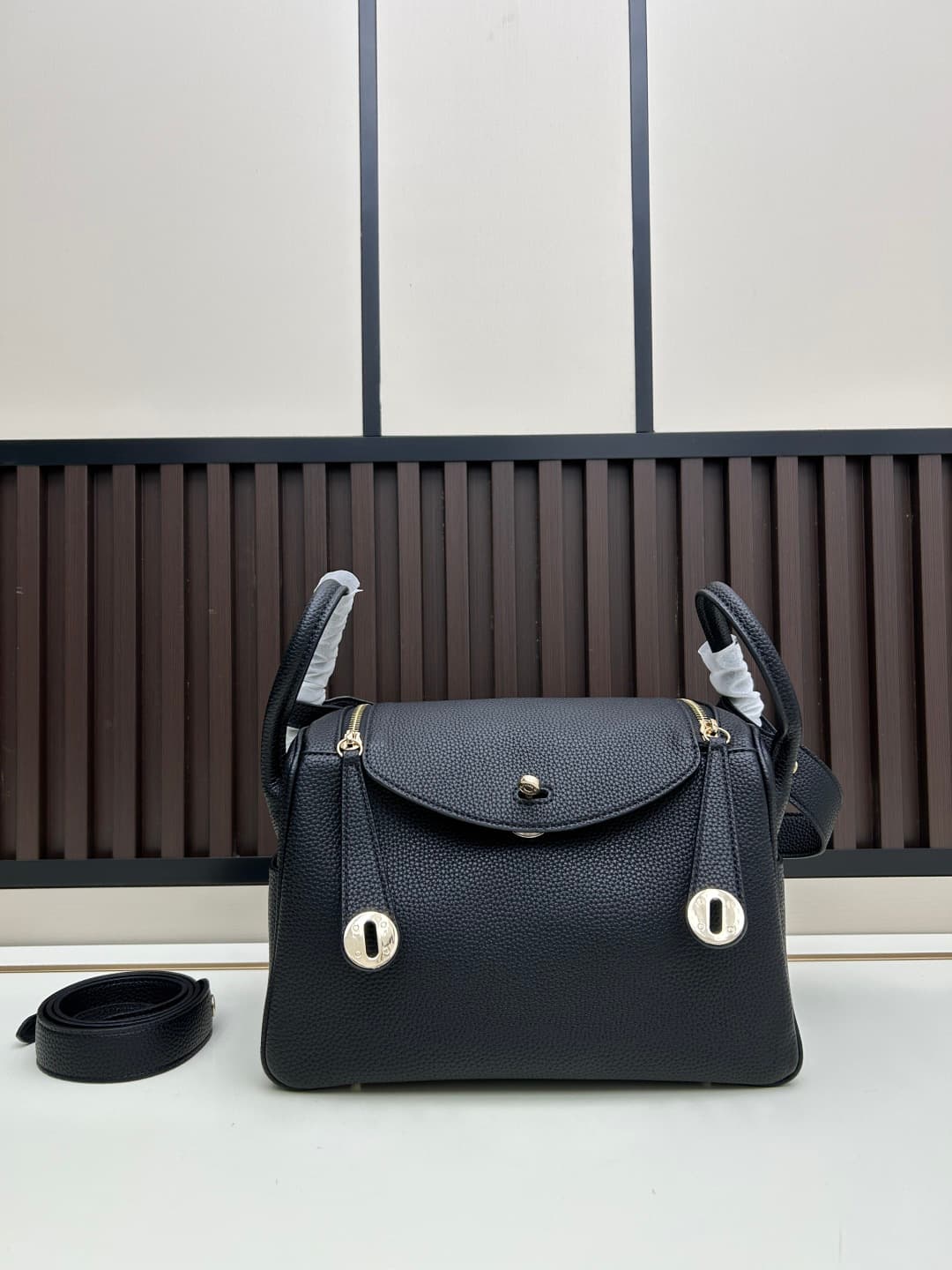 C4887 The practical daily use model “Hermès Lindy26” is loved in every color. Golden brown 🆚 pumpkin color – the warm colors really suit the autumn and winter seasons perfectly. — image 3